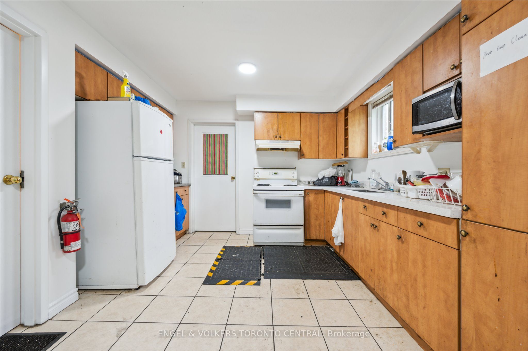 155 University Avenue E Property Photo 37