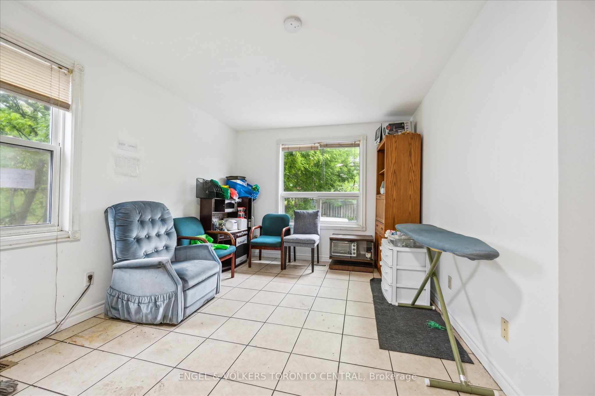 155 University Avenue E Property Photo 38