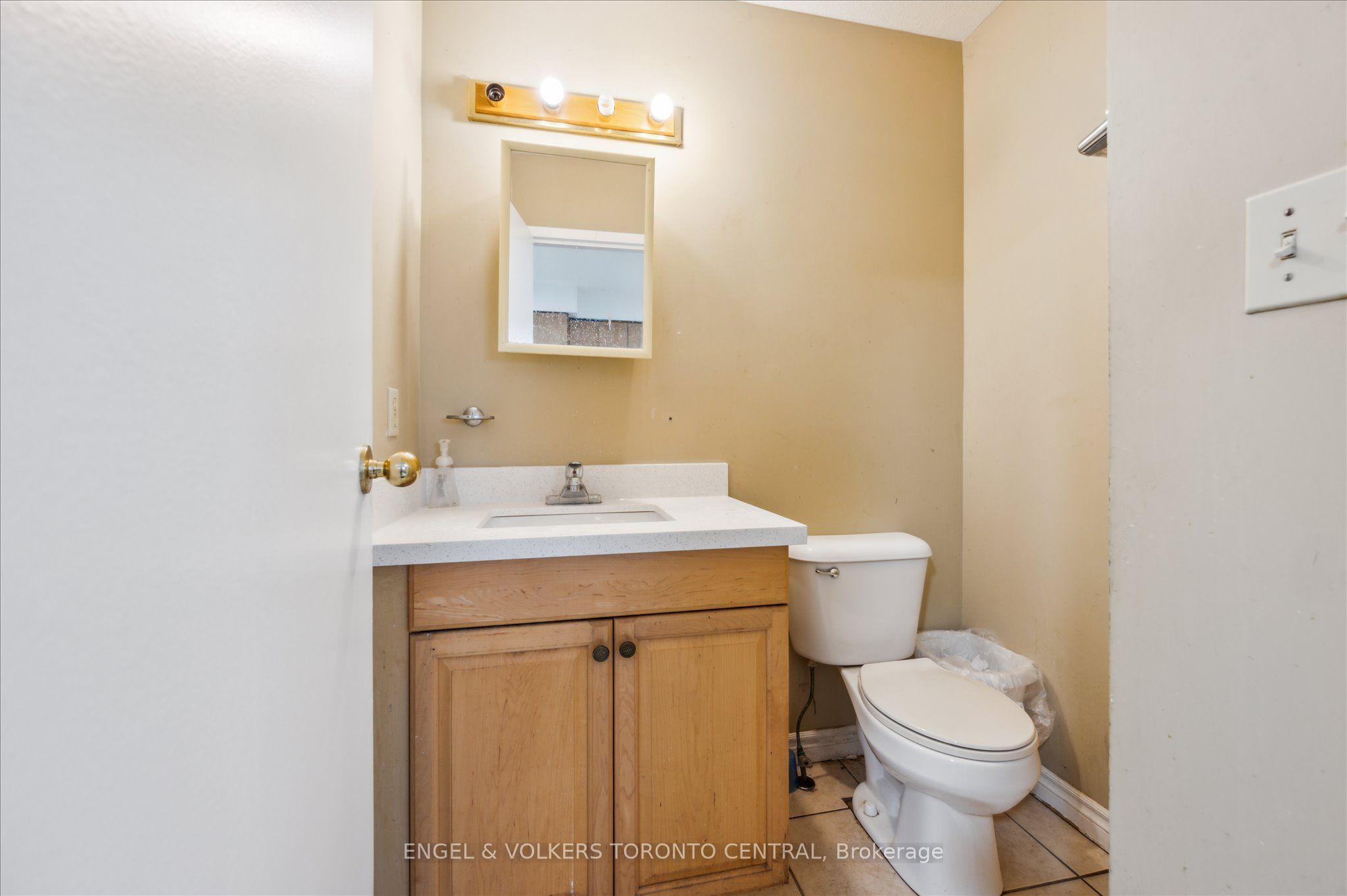 155 University Avenue E Property Photo 39