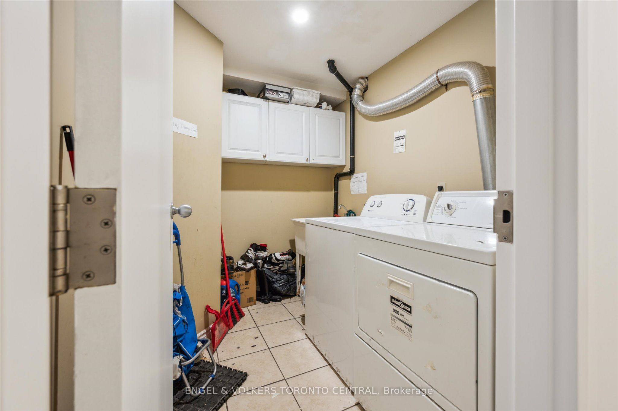 155 University Avenue E Property Photo 40