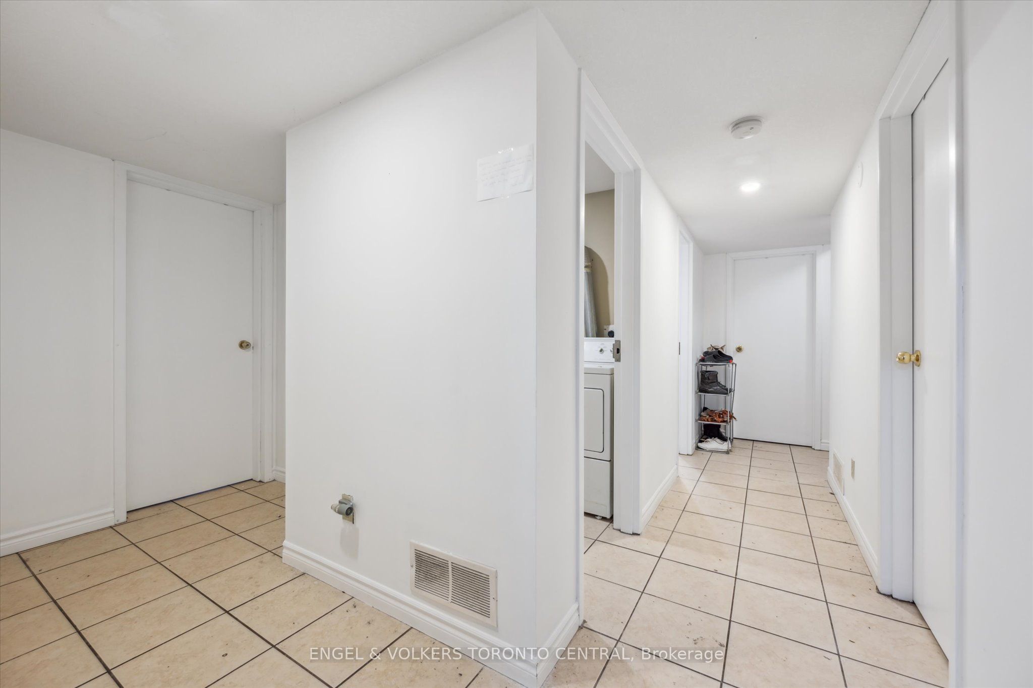 155 University Avenue E Property Photo 43