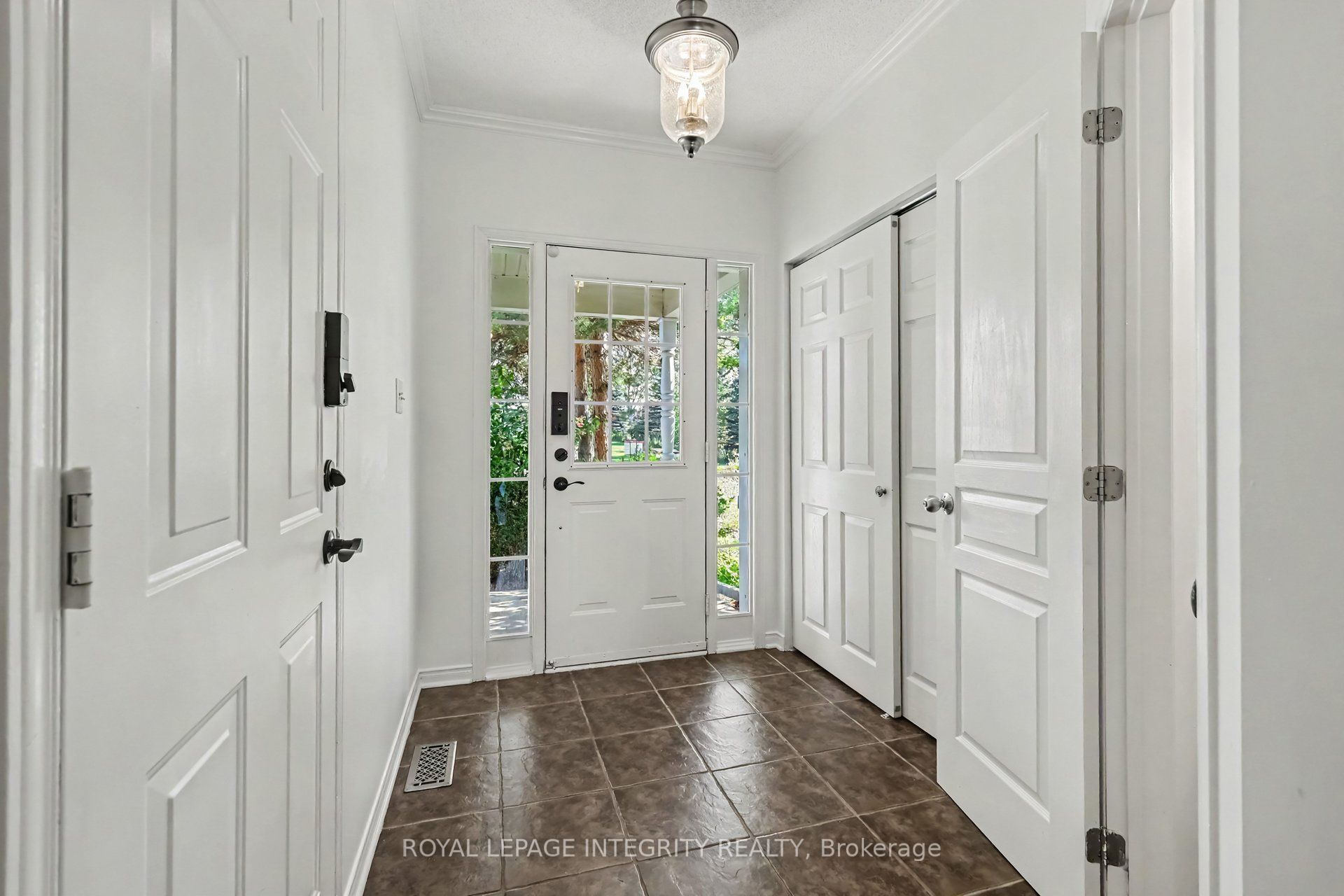 102 Hawktree Ridge Property Photo 3