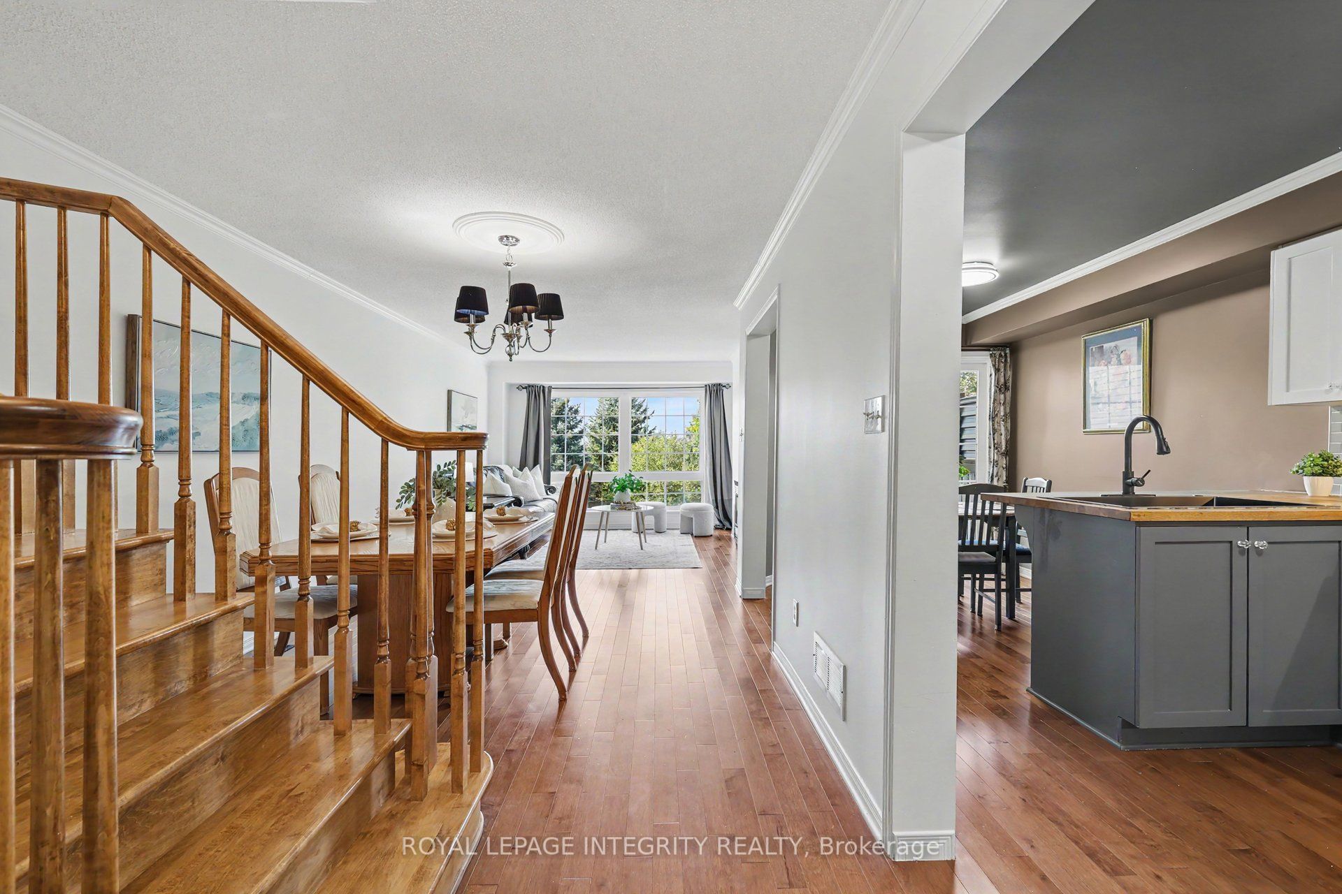 102 Hawktree Ridge Property Photo 4