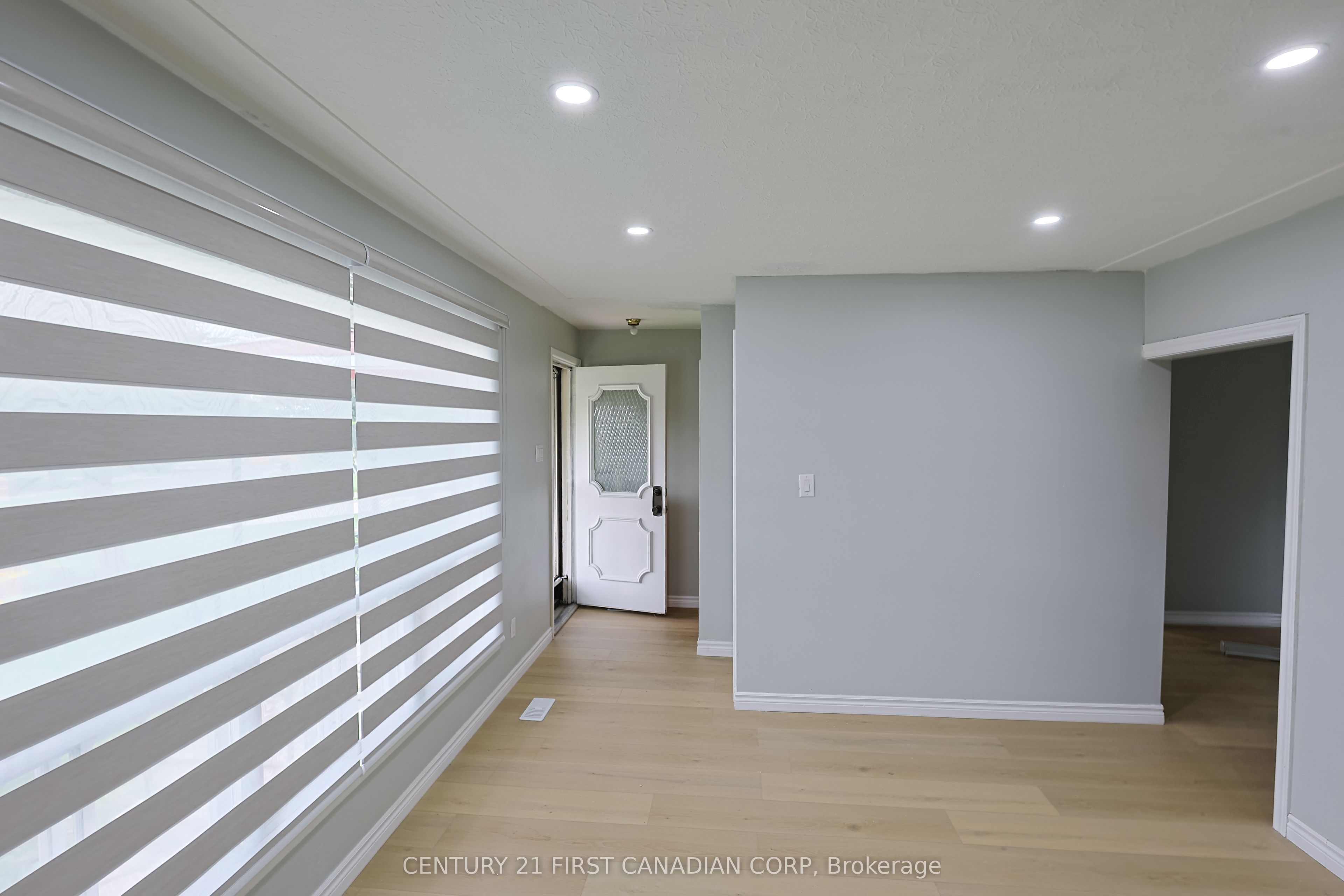 268 Burlington Crescent Upper Property Photo 7