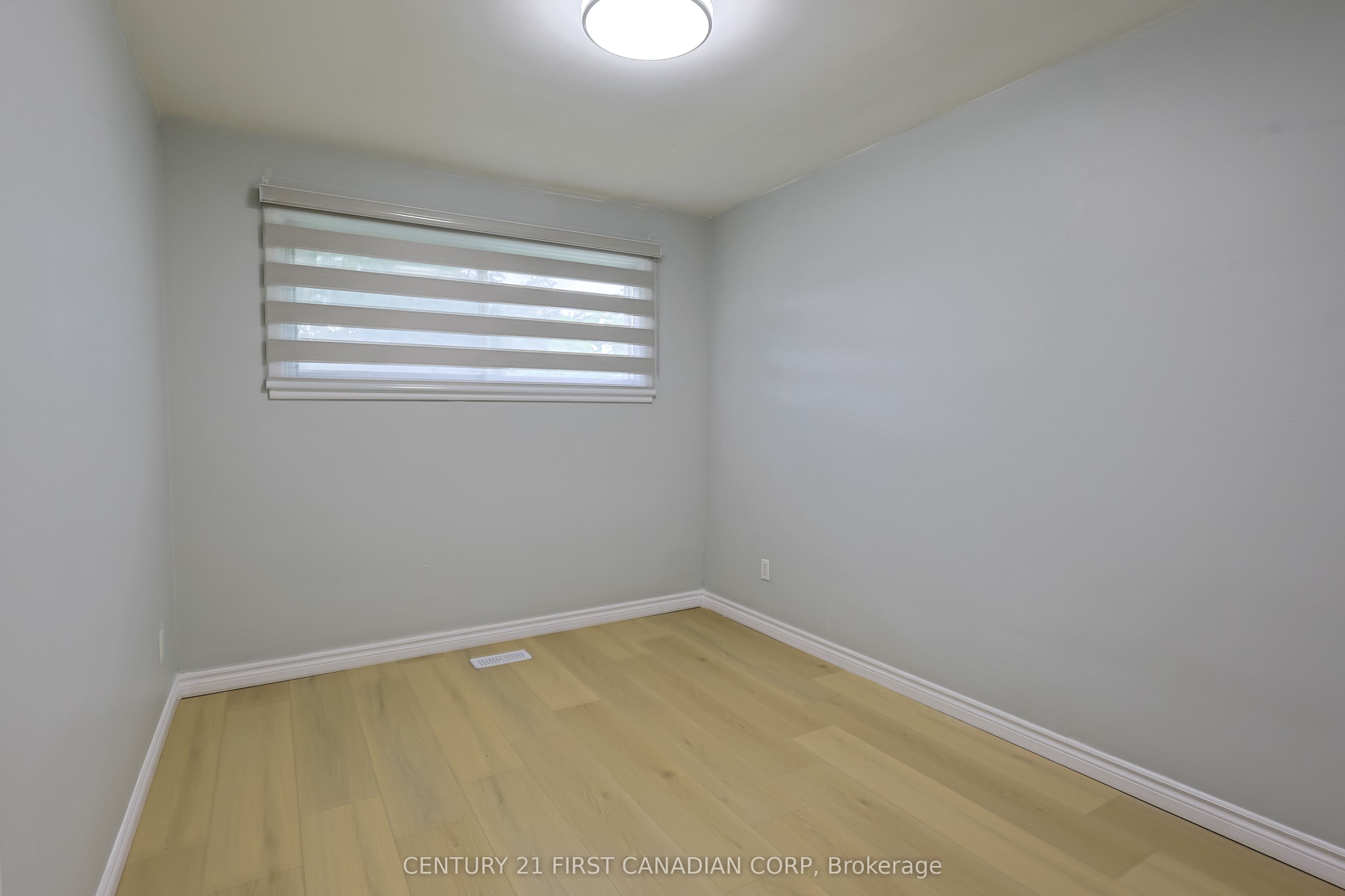 268 Burlington Crescent Upper Property Photo 8