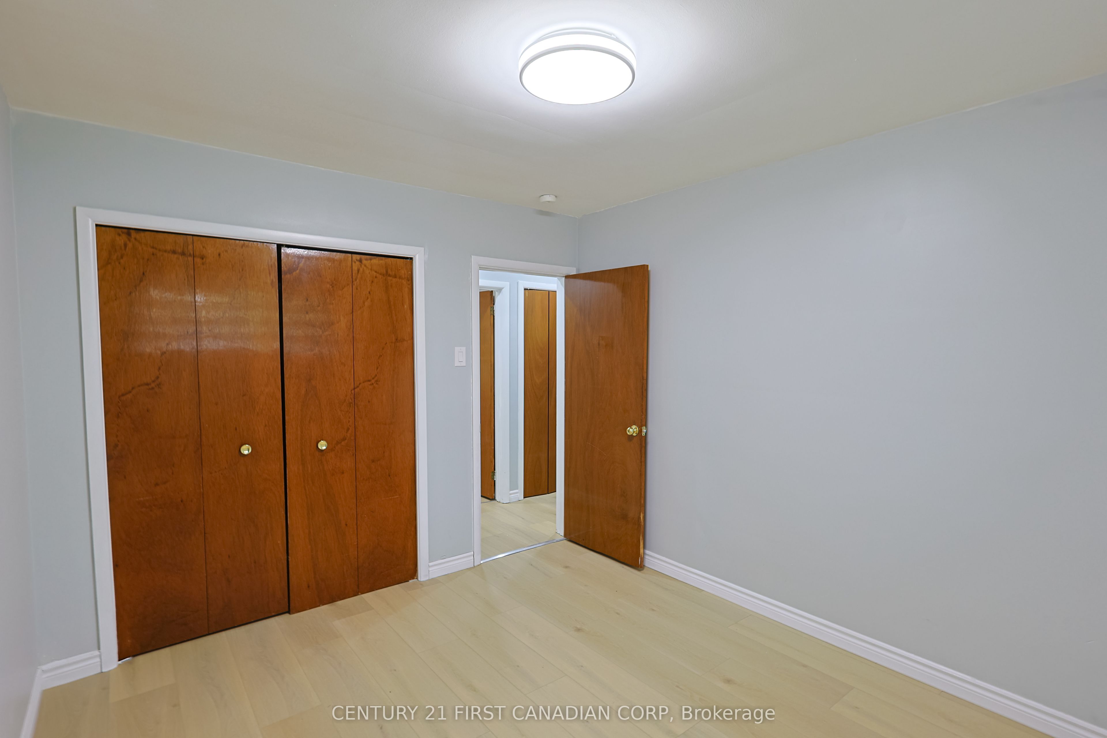 268 Burlington Crescent Upper Property Photo 9