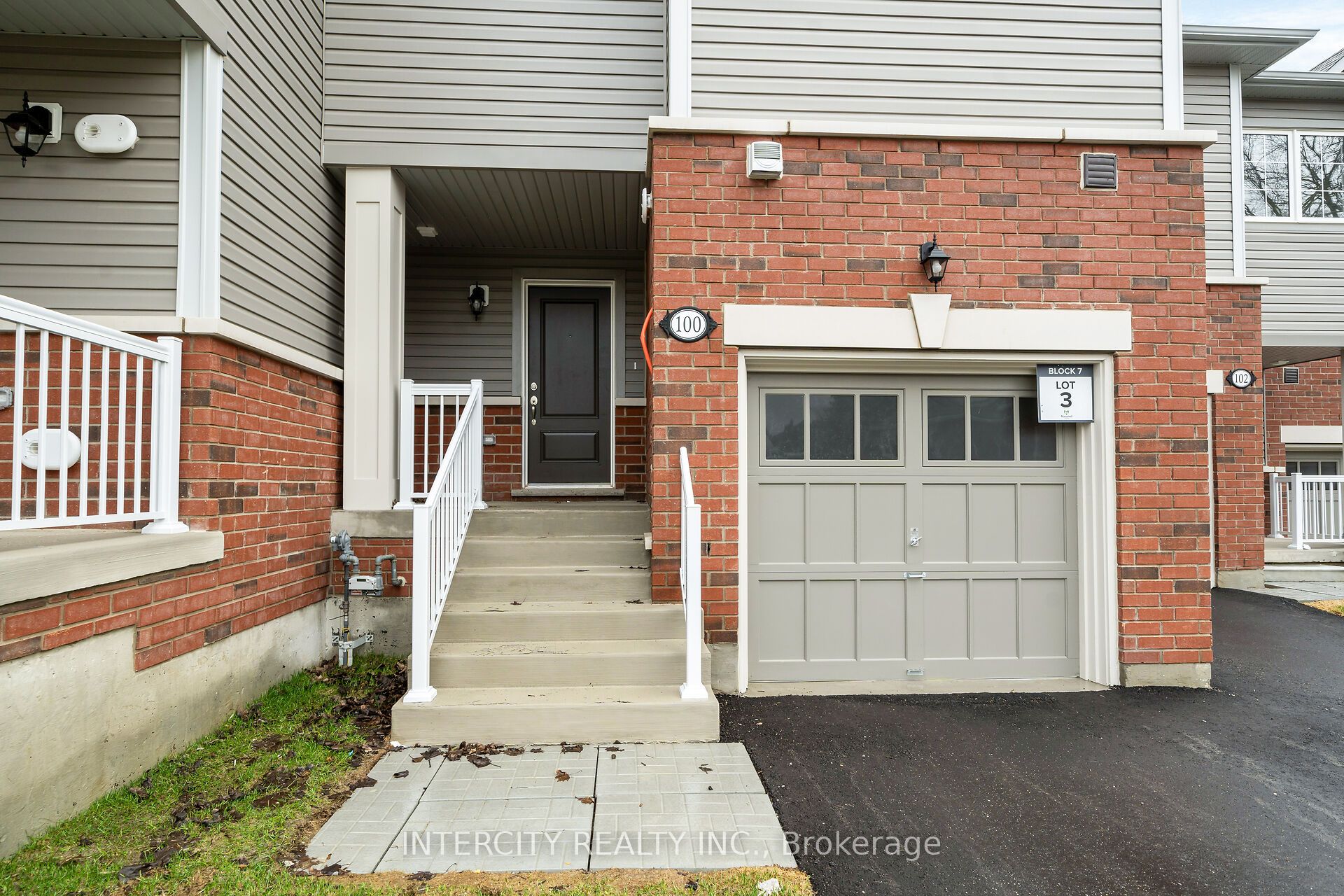 100 Walden Drive Blk 7 Unit 3 Property Photo 2
