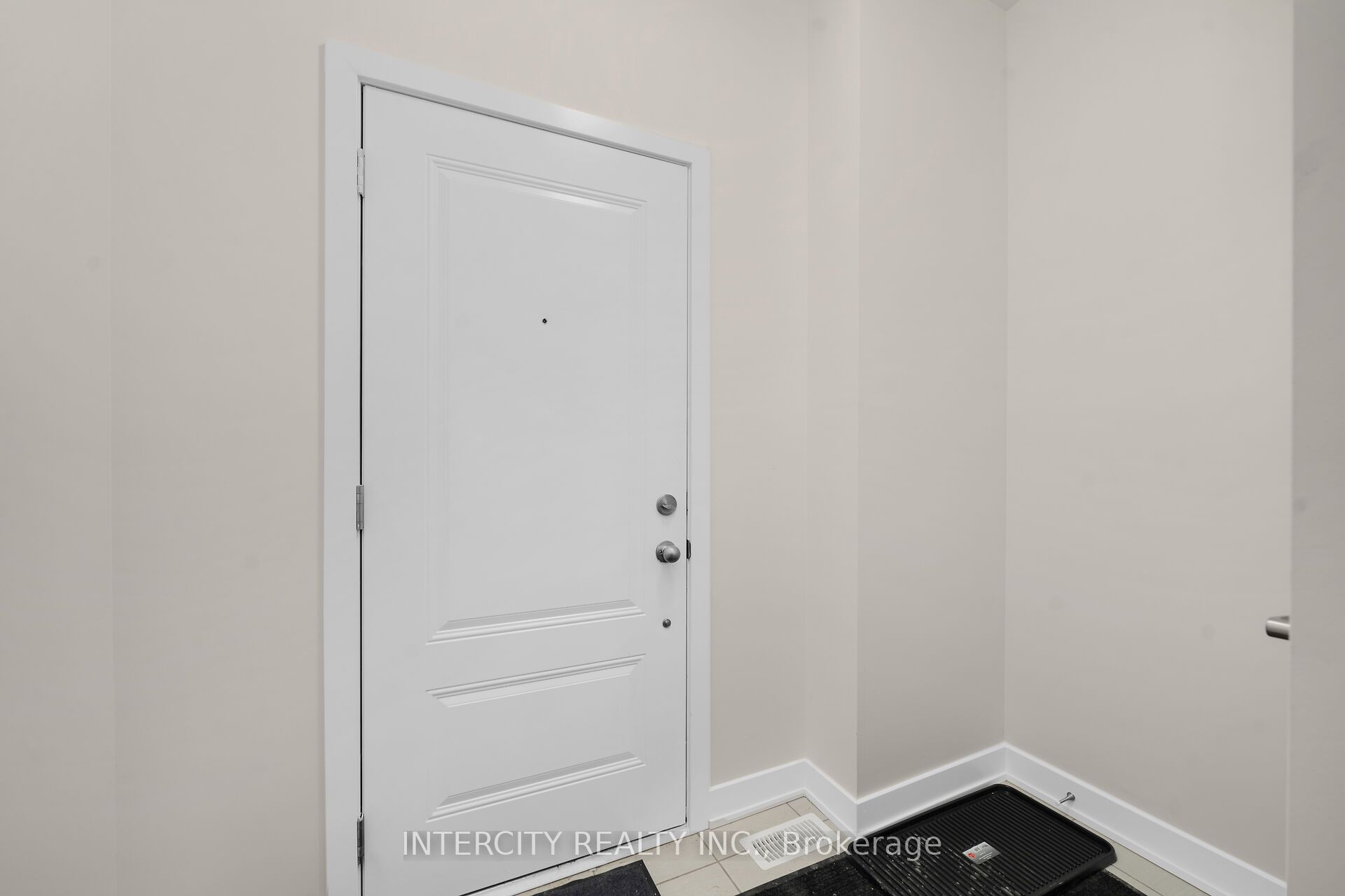 100 Walden Drive Blk 7 Unit 3 Property Photo 3