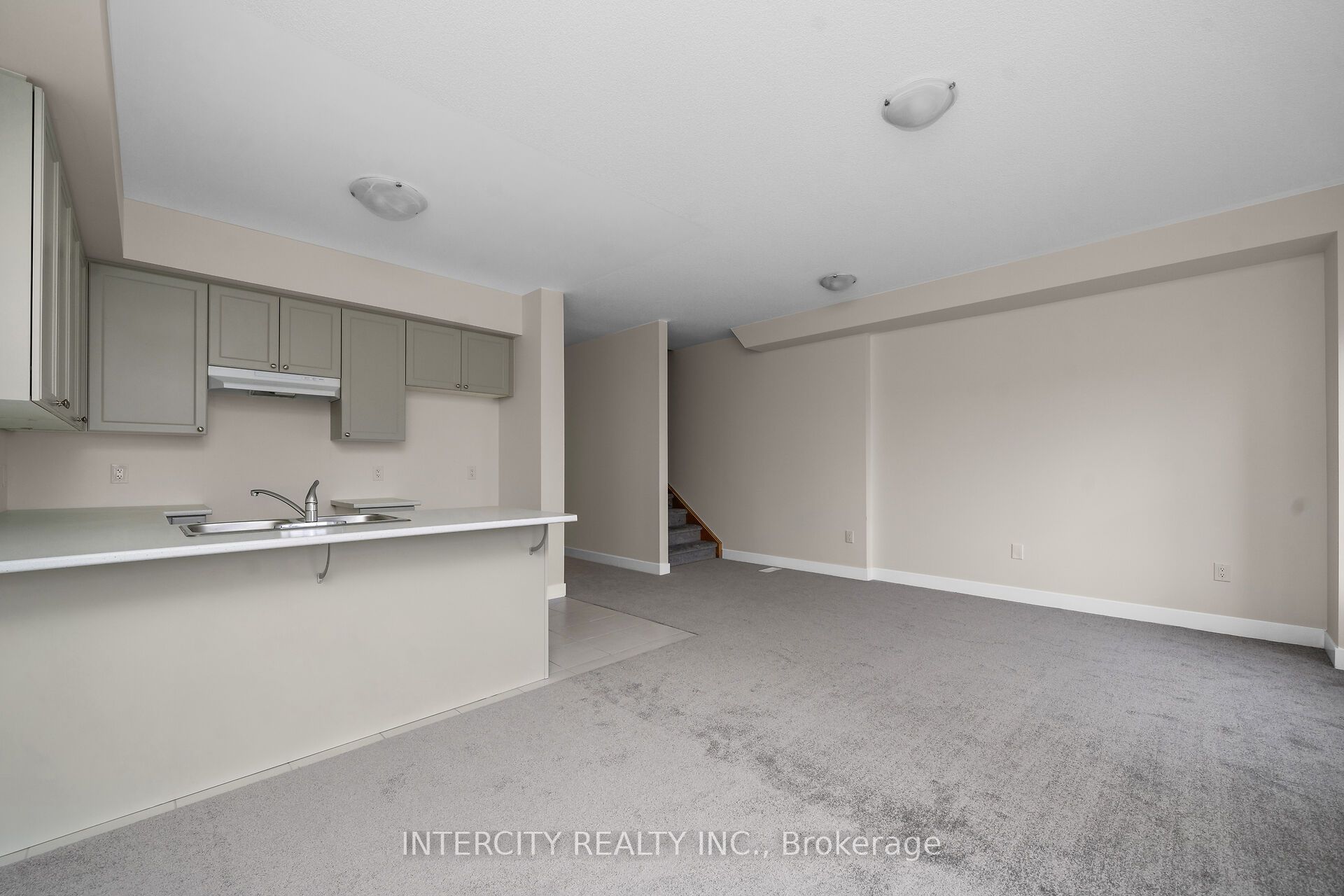 100 Walden Drive Blk 7 Unit 3 Property Photo 8