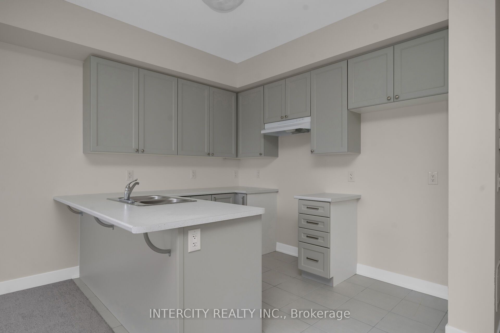 100 Walden Drive Blk 7 Unit 3 Property Photo 9