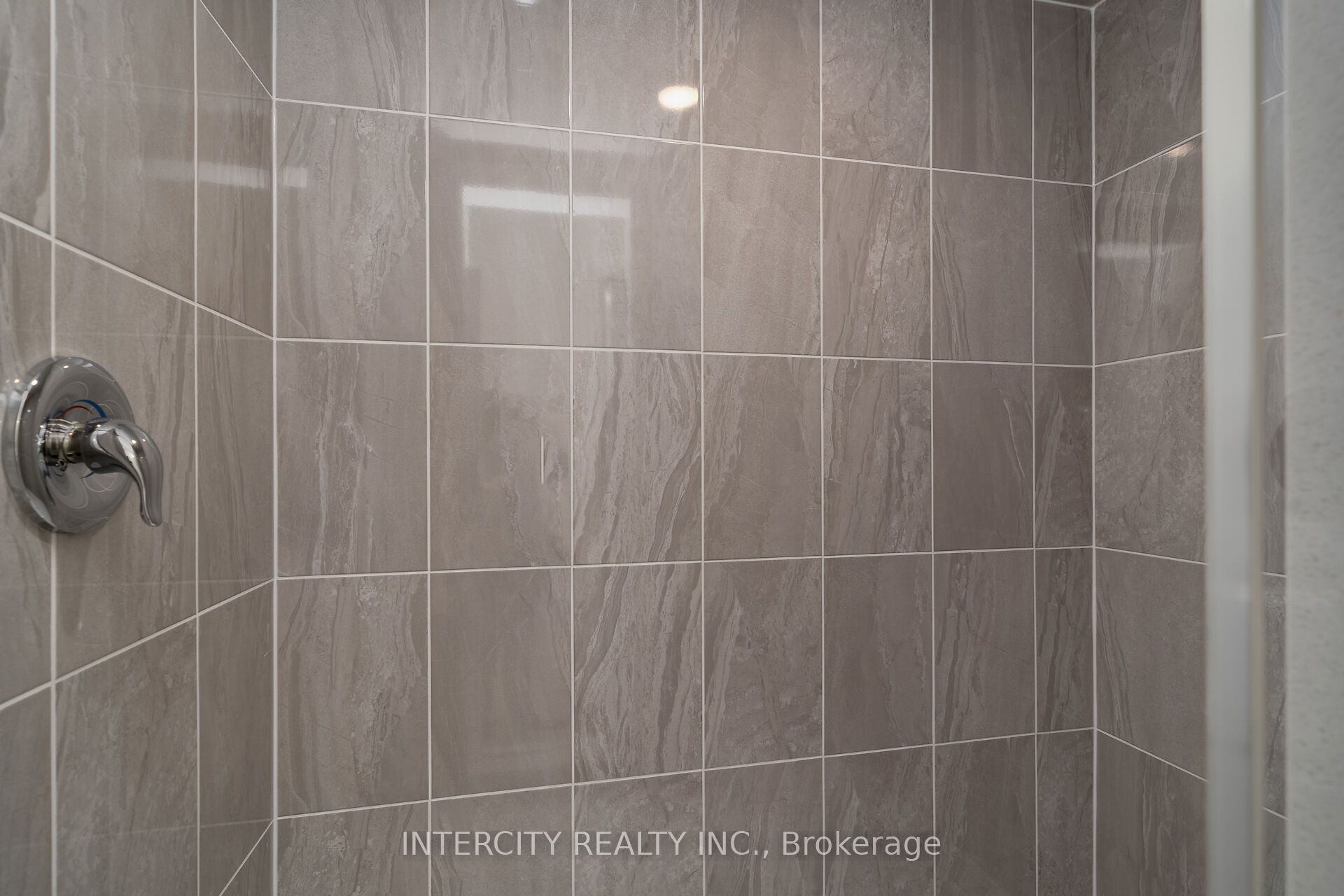 100 Walden Drive Blk 7 Unit 3 Property Photo 18
