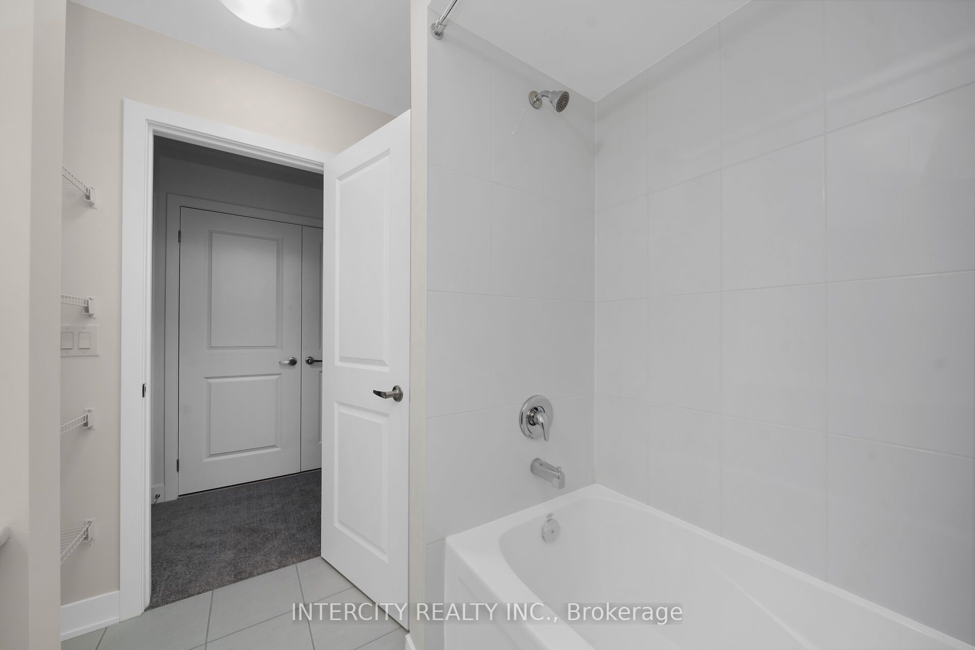 100 Walden Drive Blk 7 Unit 3 Property Photo 25