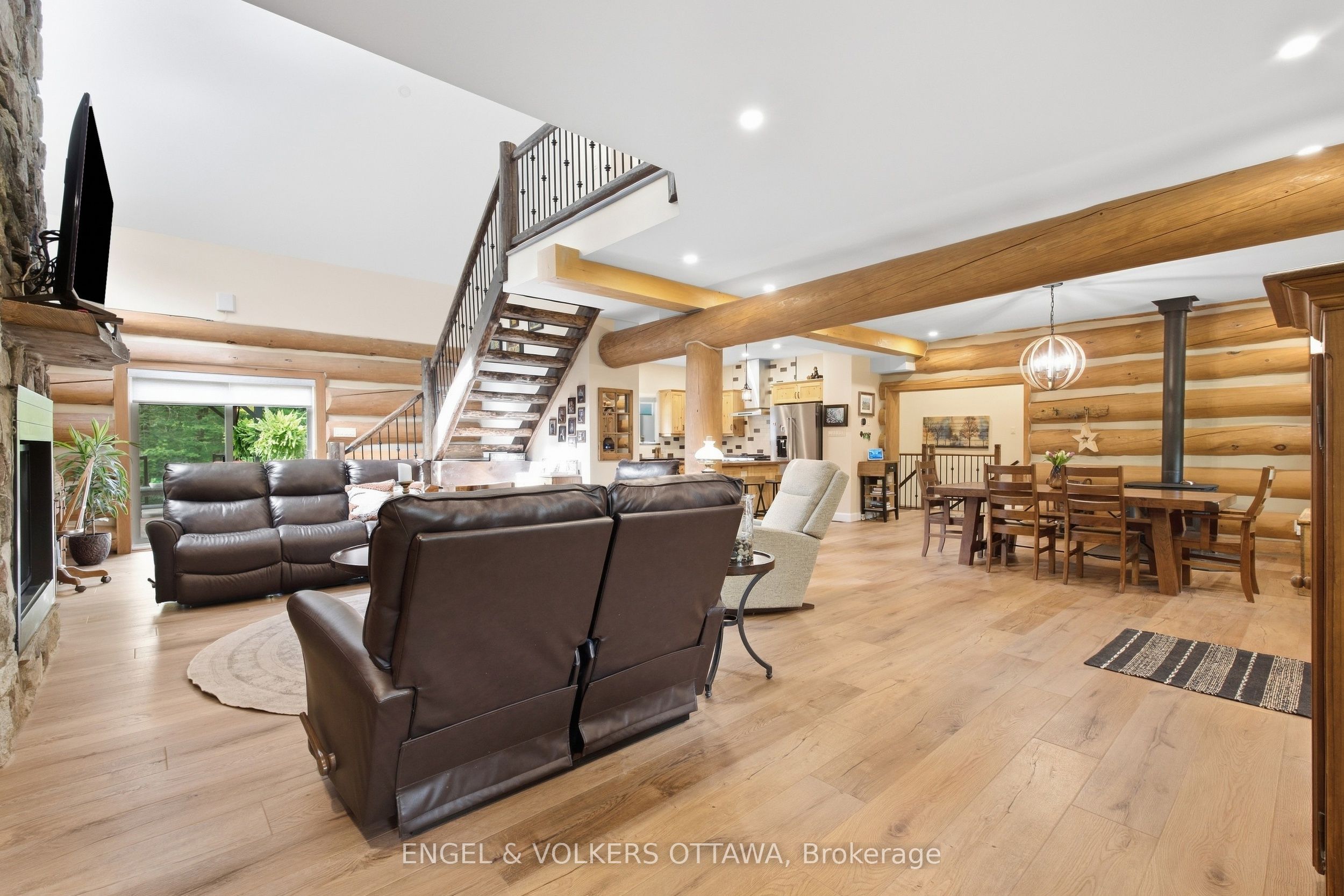 935 Kippen Road Property Photo 8