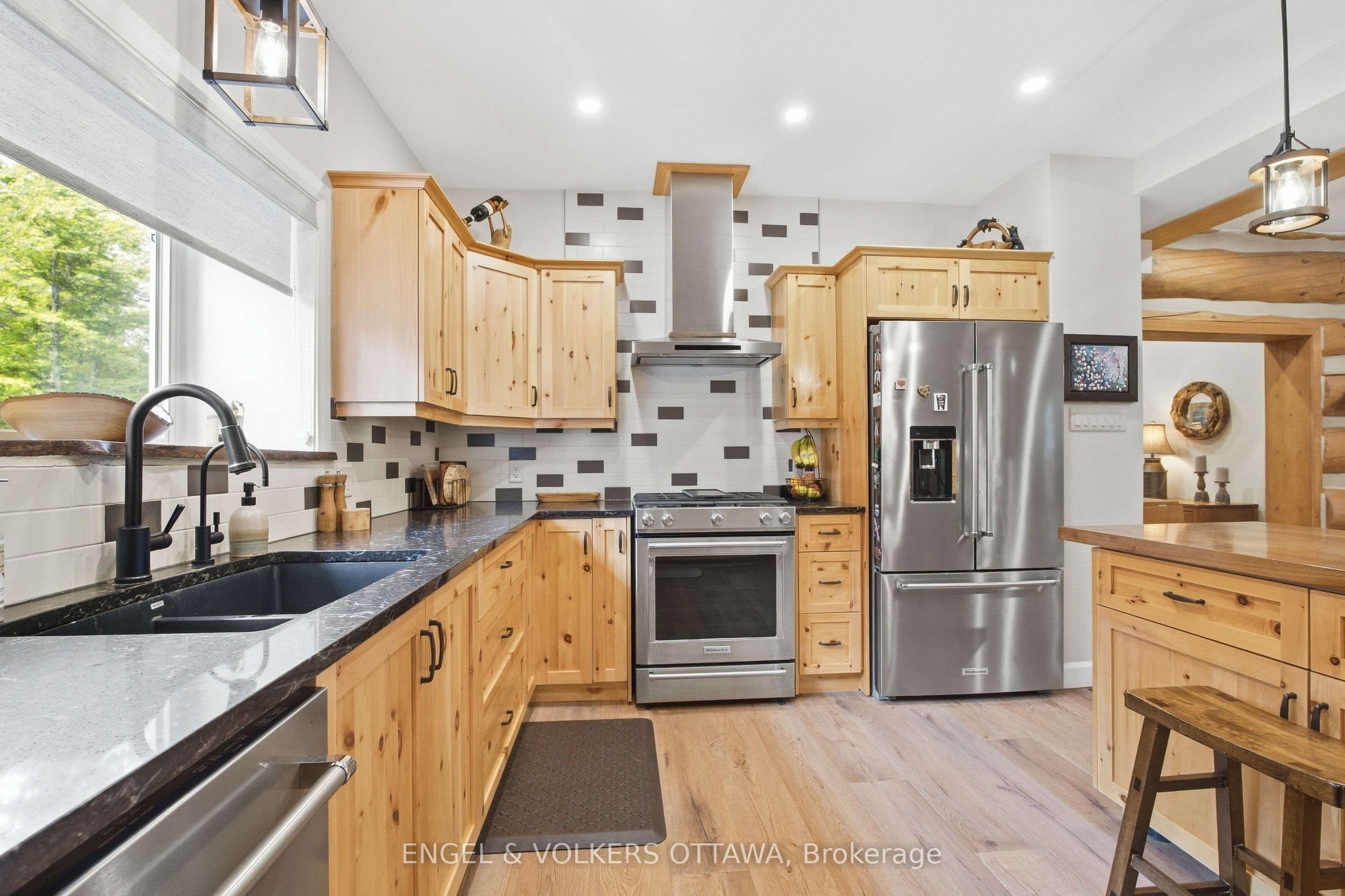 935 Kippen Road Property Photo 12