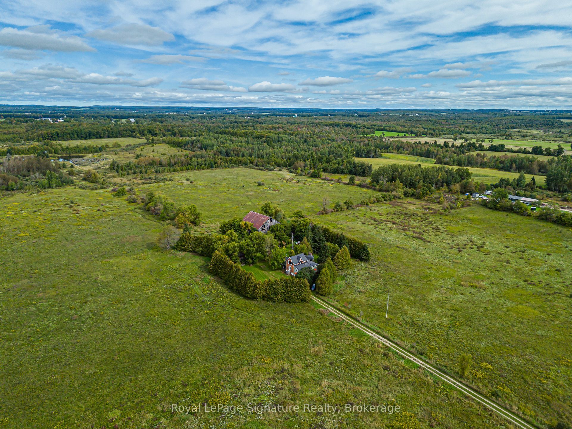 307027 Centre Line A Property Photo 1