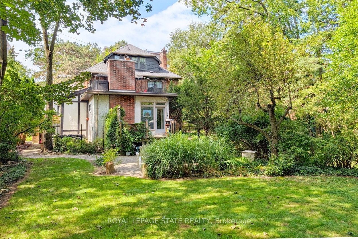 18 Forsyth Avenue N Property Photo 5