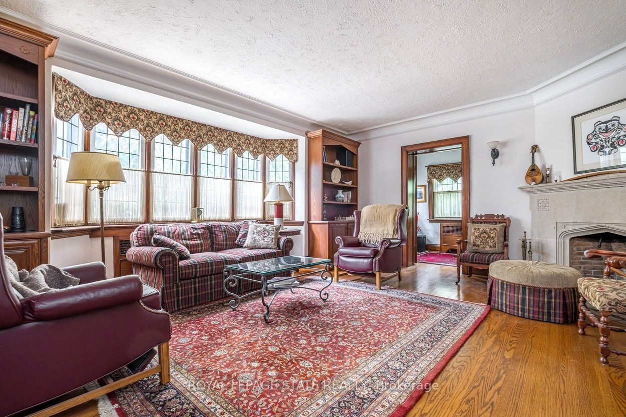 18 Forsyth Avenue N Property Photo 8
