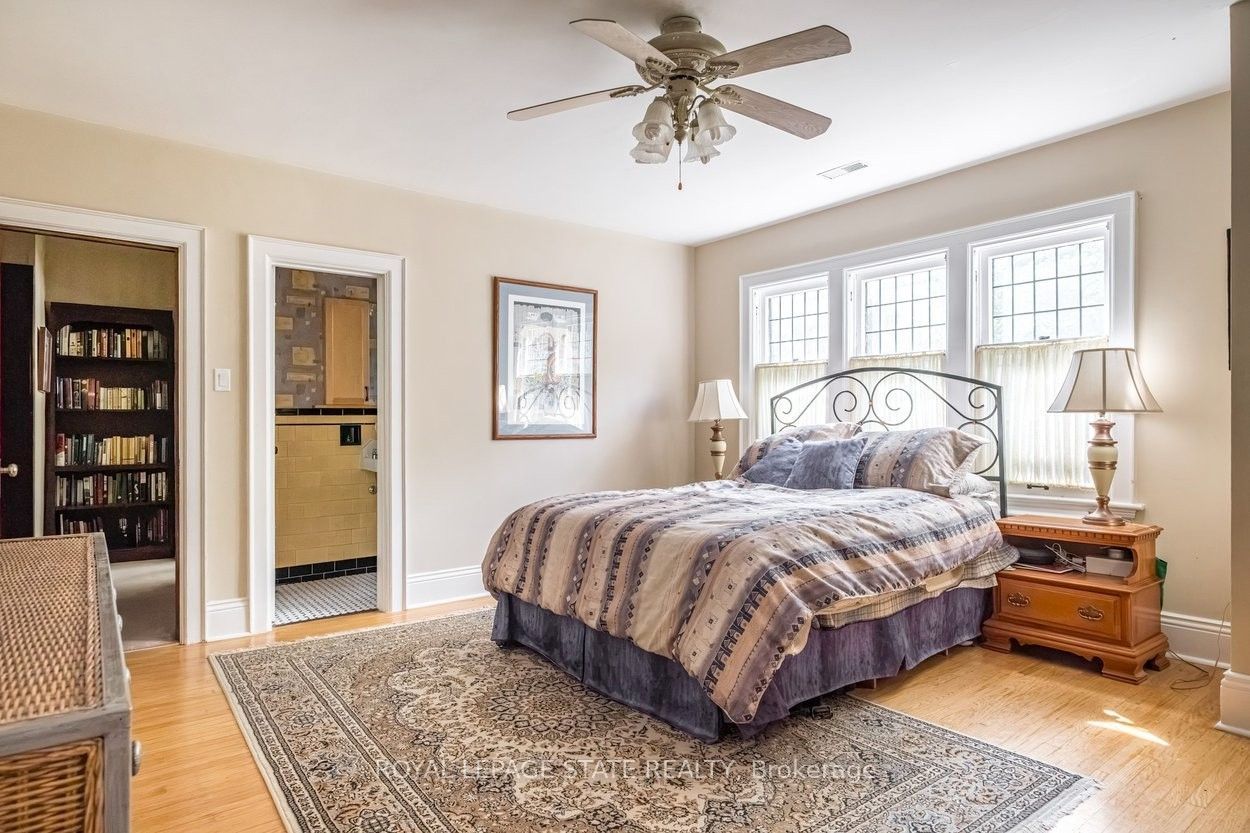 18 Forsyth Avenue N Property Photo 34