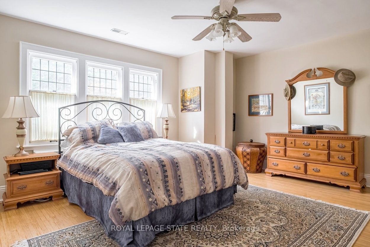 18 Forsyth Avenue N Property Photo 35