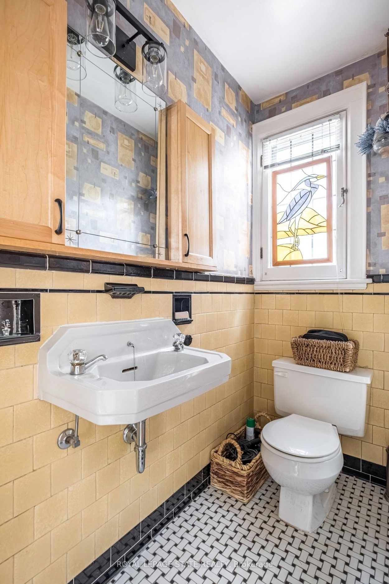 18 Forsyth Avenue N Property Photo 37
