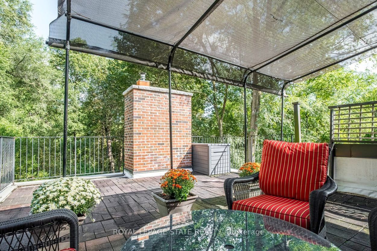 18 Forsyth Avenue N Property Photo 49