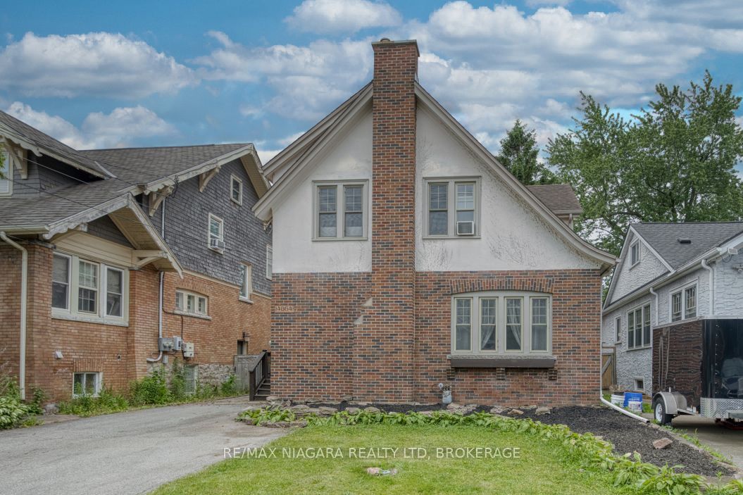 4864 SIMCOE Street Property Photo 1