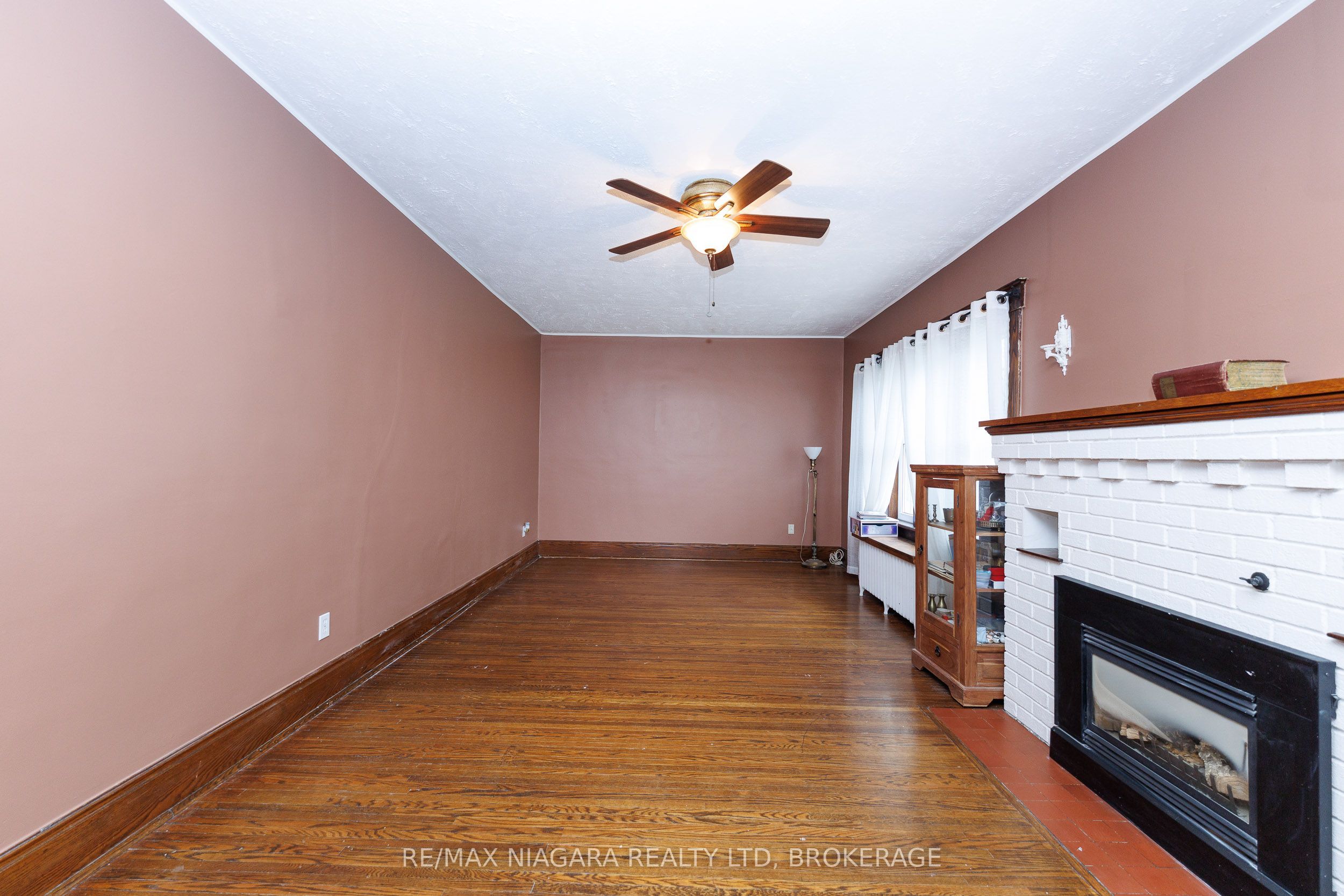 4864 Simcoe Street Property Photo 3