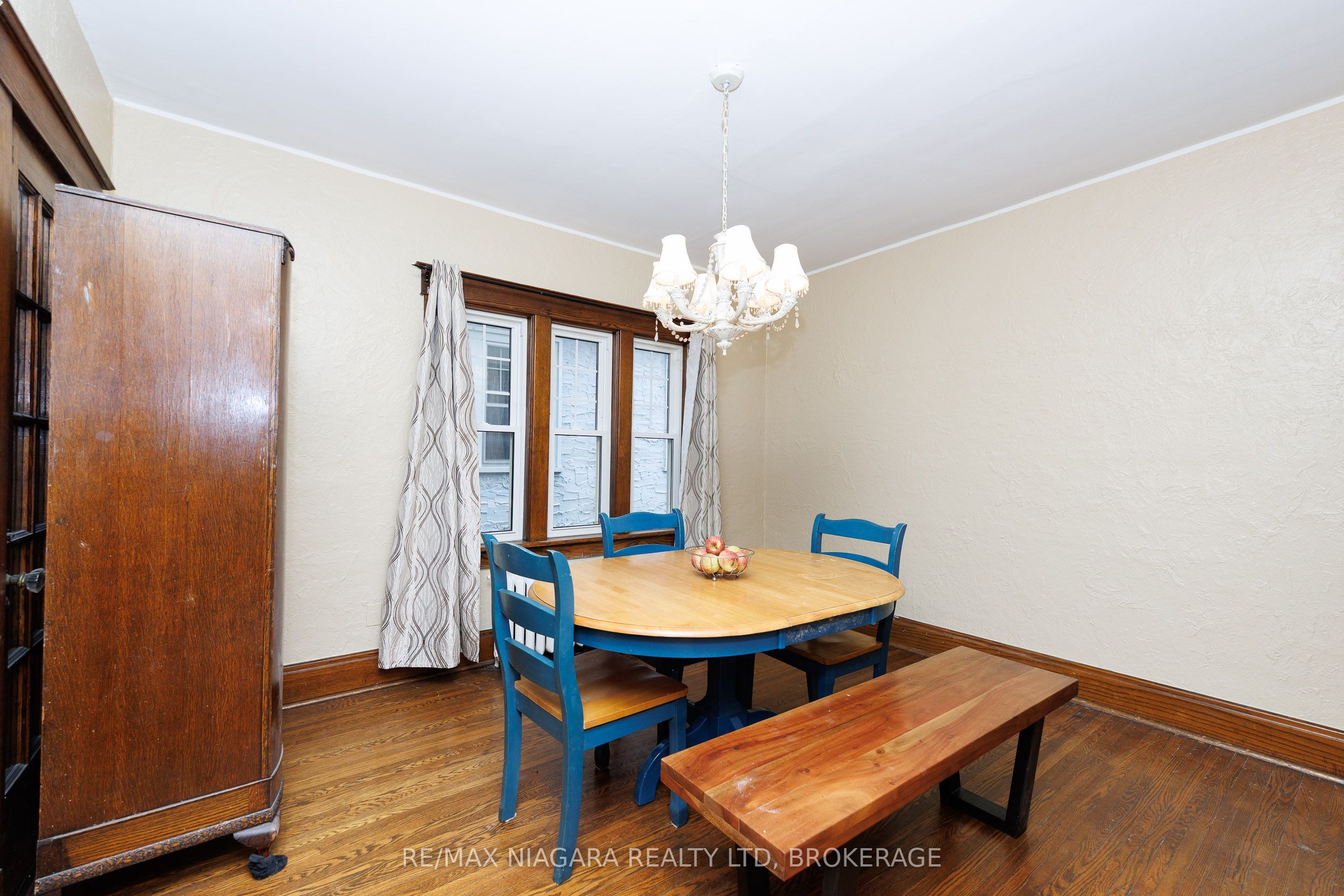 4864 Simcoe Street Property Photo 7