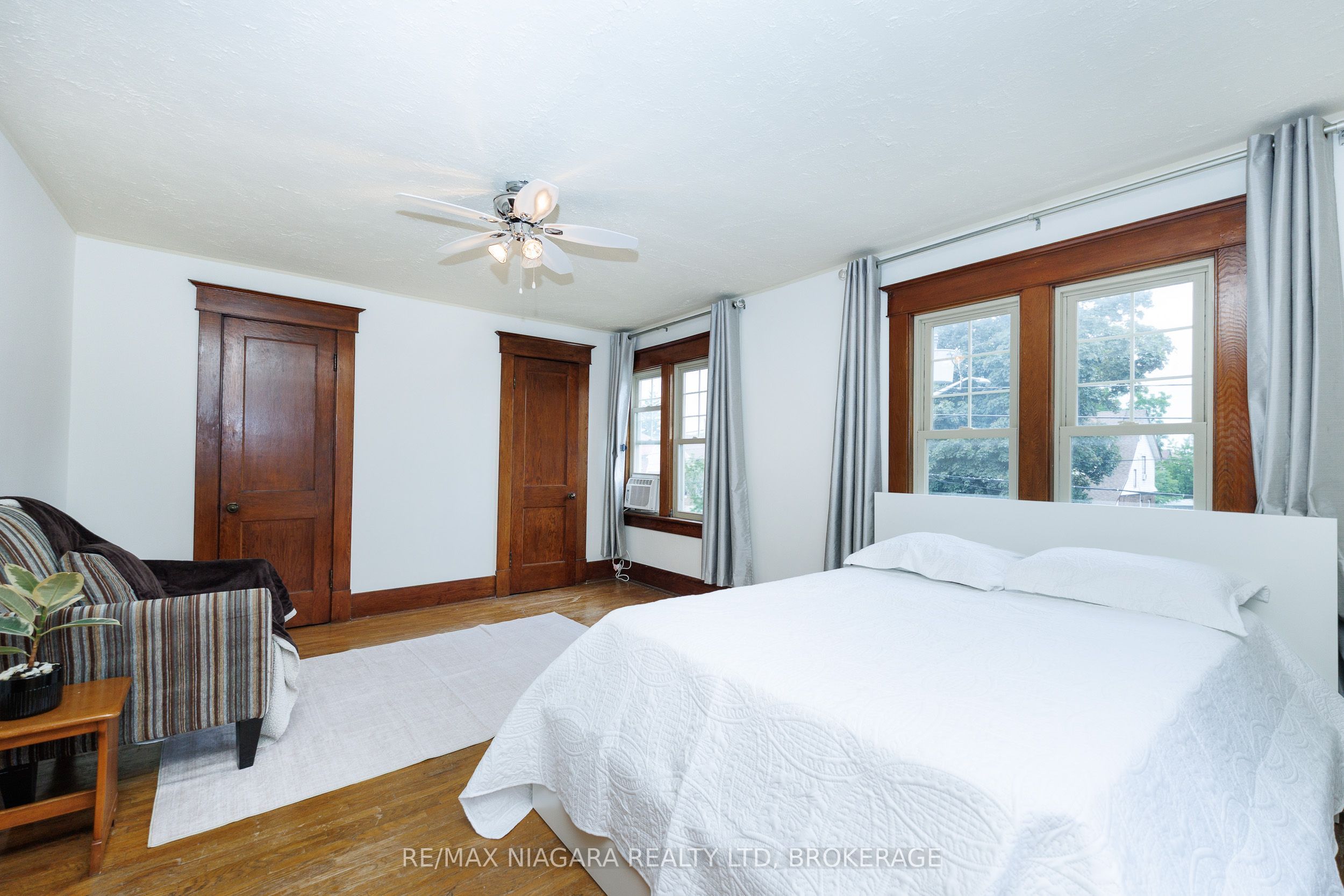 4864 Simcoe Street Property Photo 15
