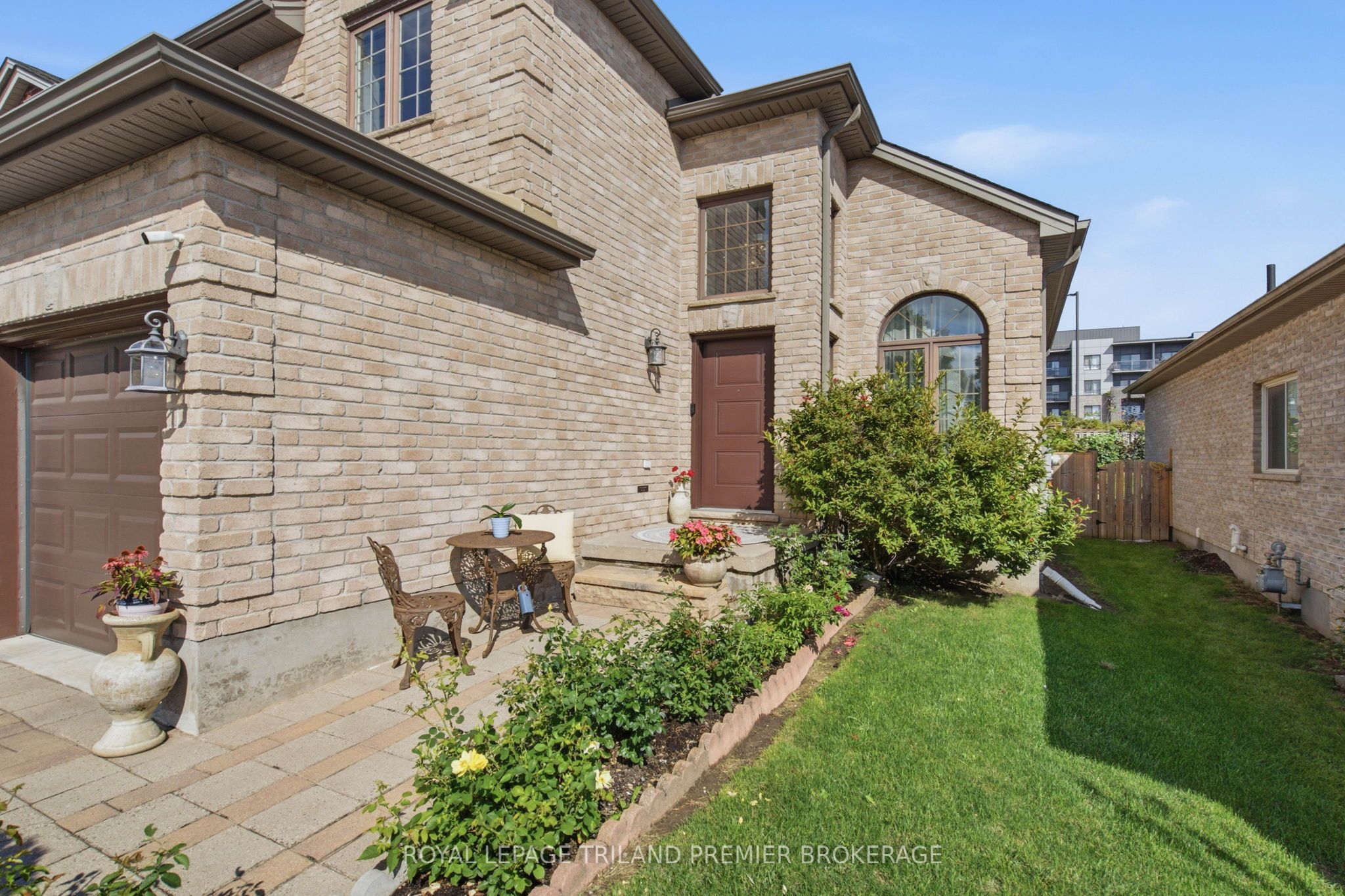 570 Garibaldi Avenue Property Photo 2