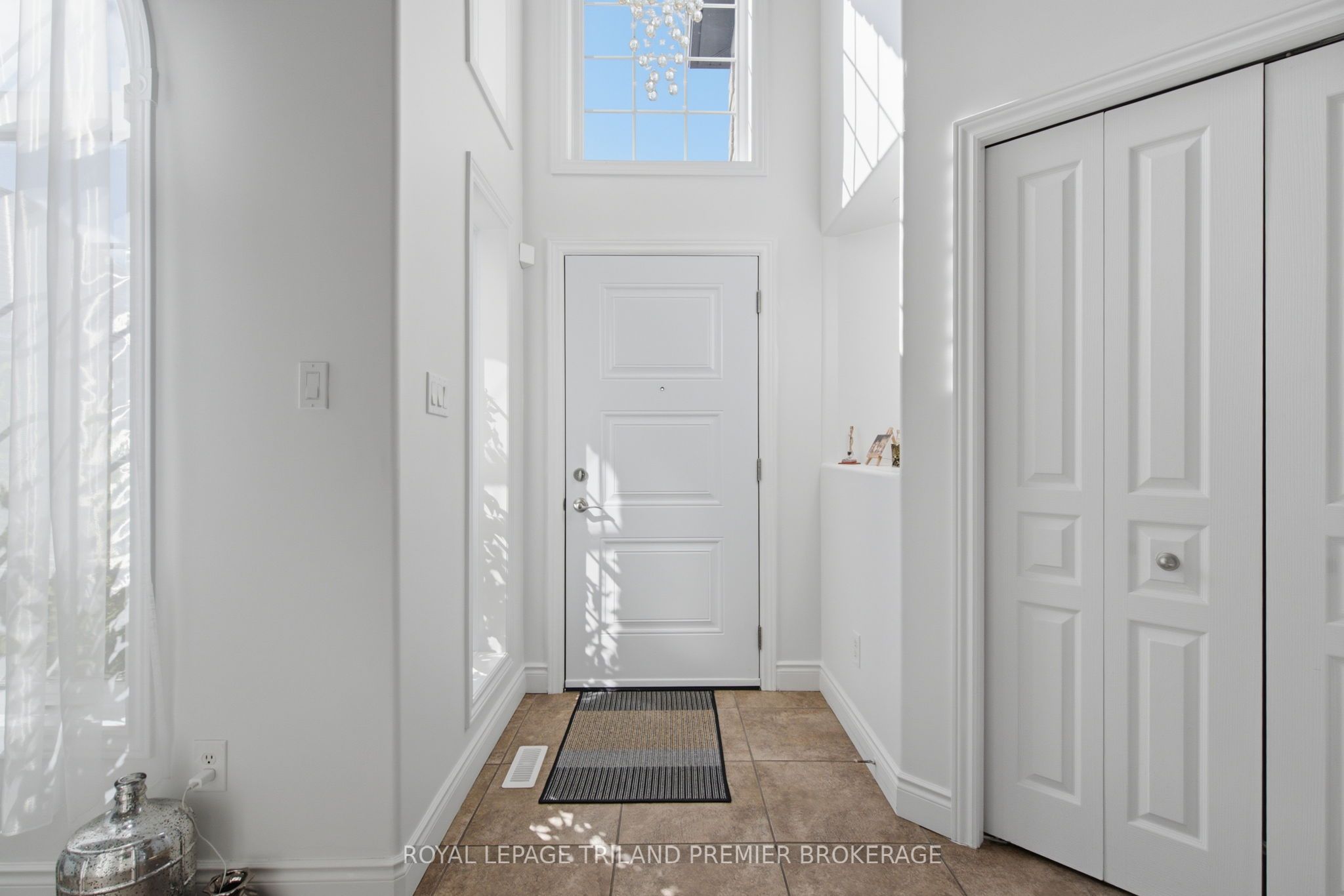 570 Garibaldi Avenue Property Photo 3