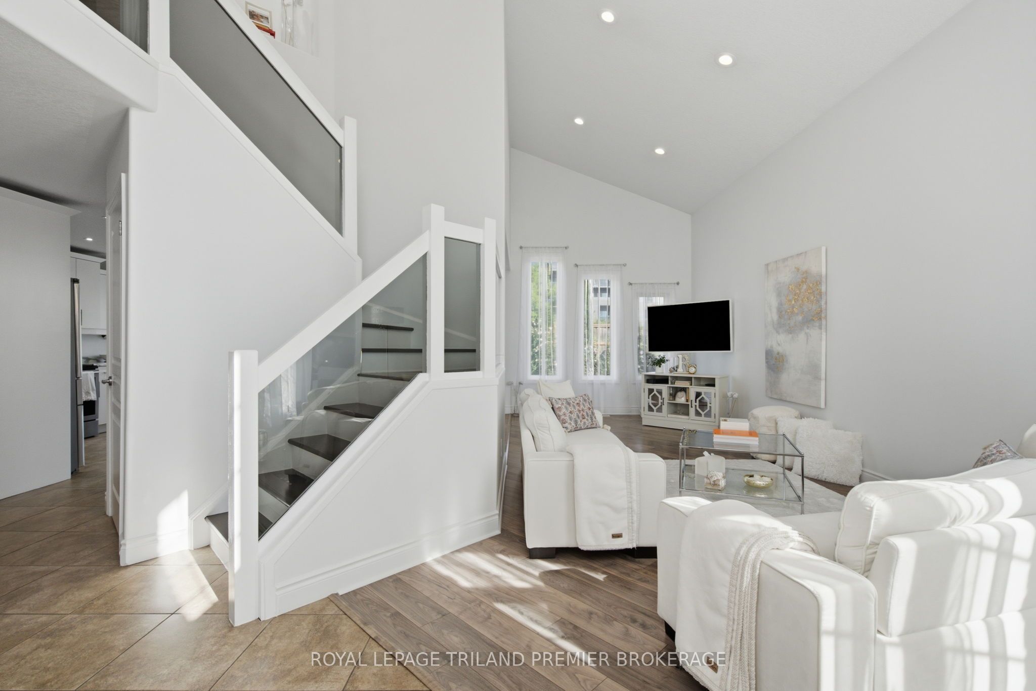 570 Garibaldi Avenue Property Photo 4