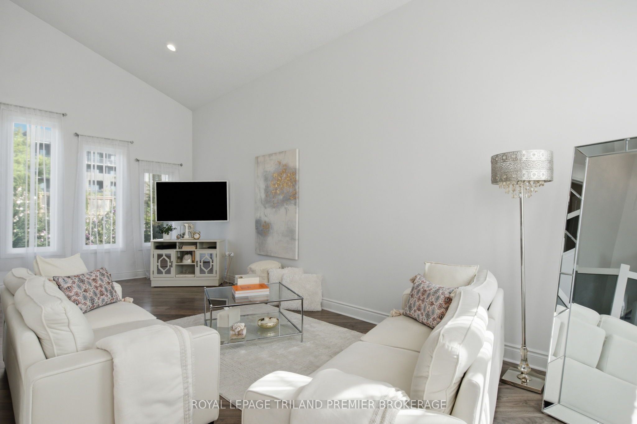 570 Garibaldi Avenue Property Photo 5