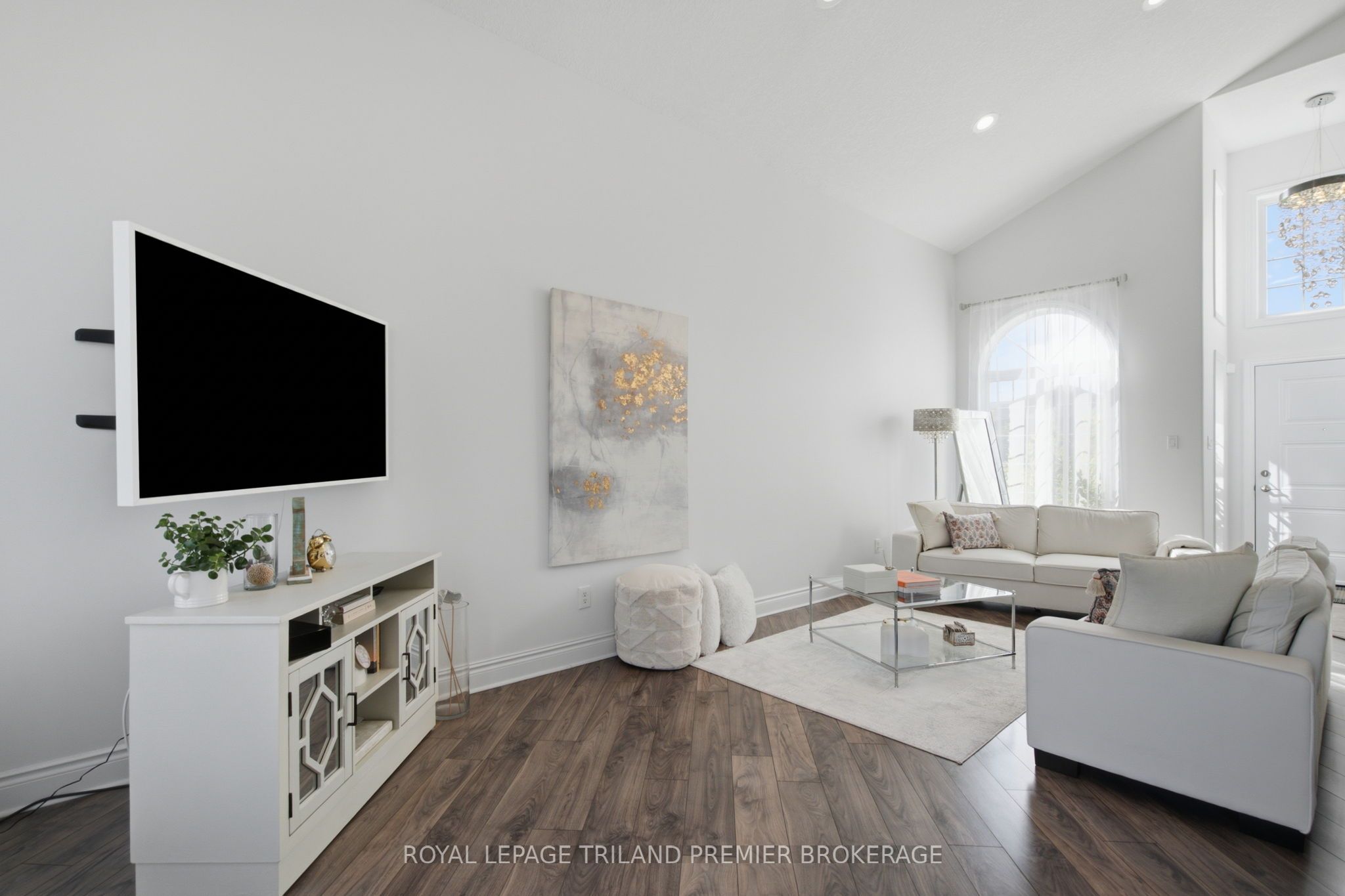 570 Garibaldi Avenue Property Photo 7