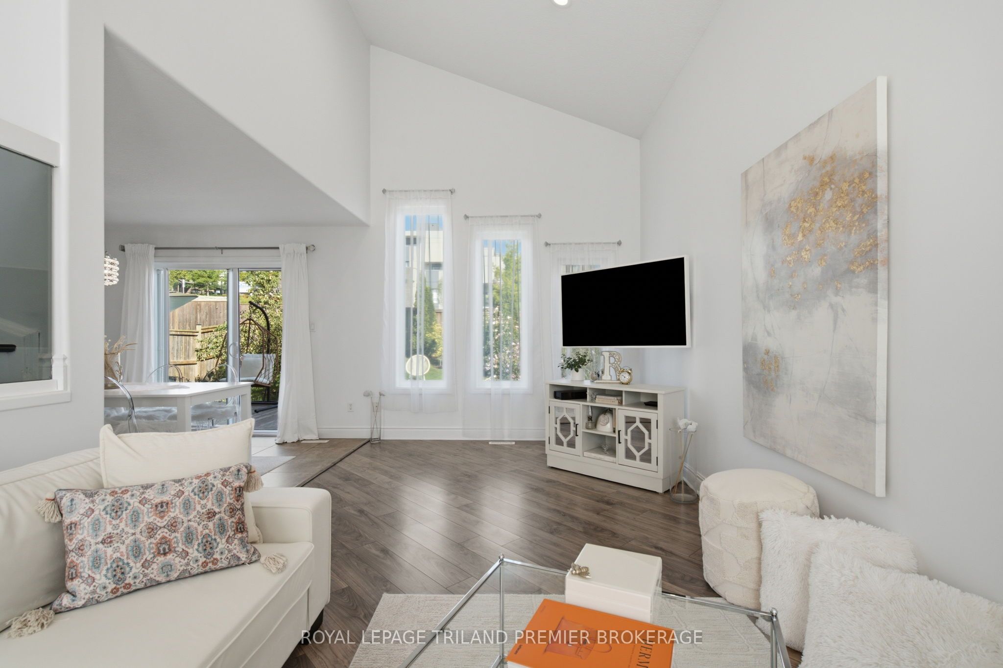 570 Garibaldi Avenue Property Photo 8