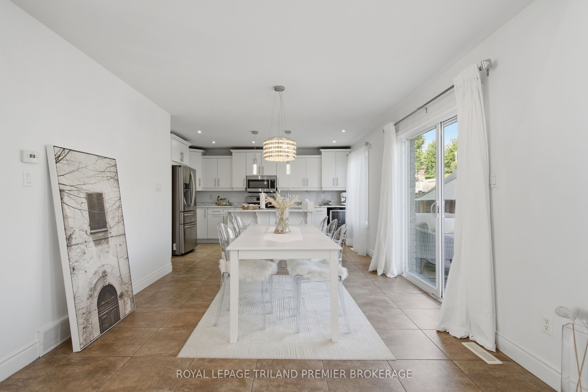 570 Garibaldi Avenue Property Photo 10