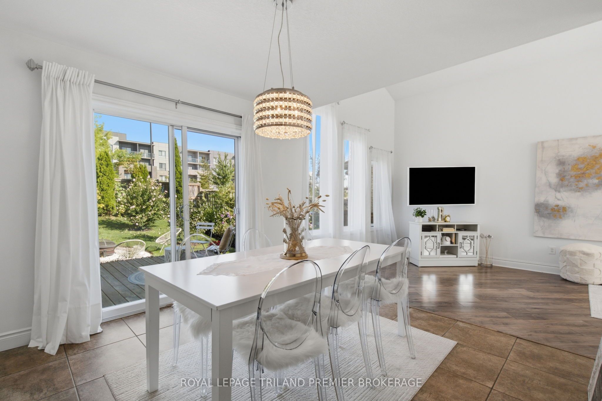 570 Garibaldi Avenue Property Photo 12