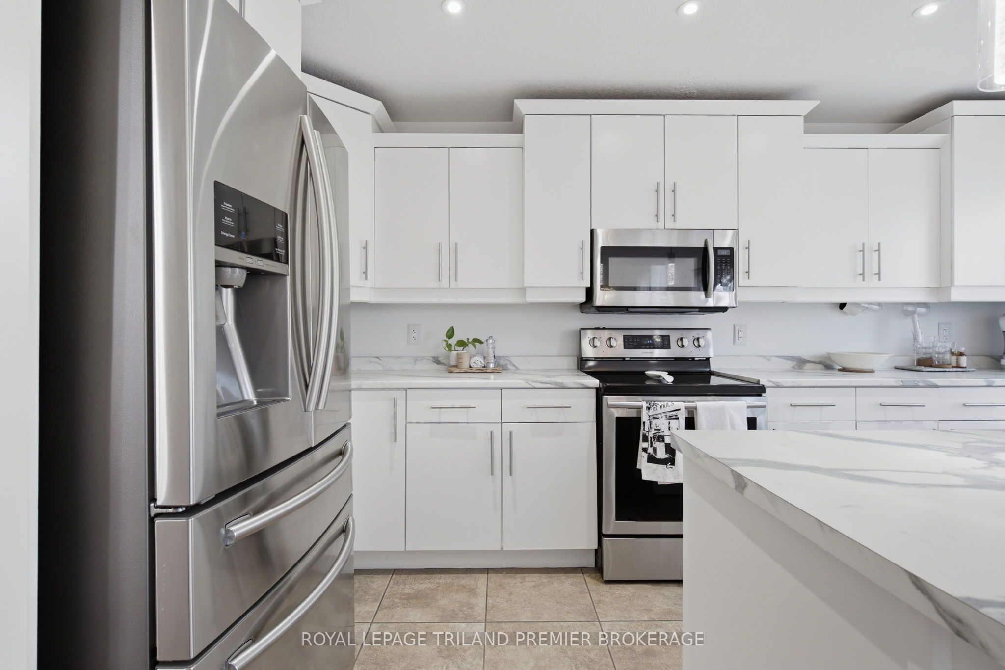570 Garibaldi Avenue Property Photo 15