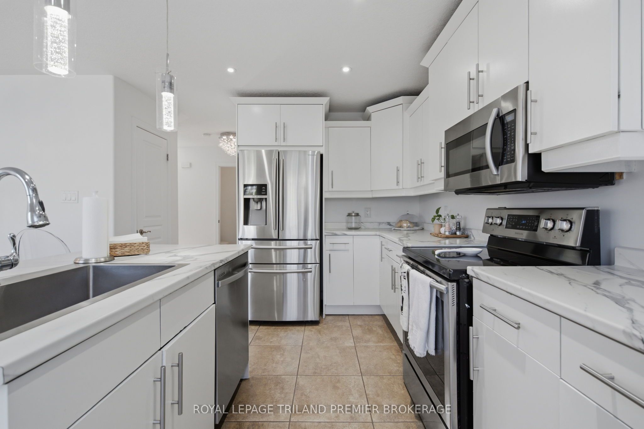 570 Garibaldi Avenue Property Photo 16