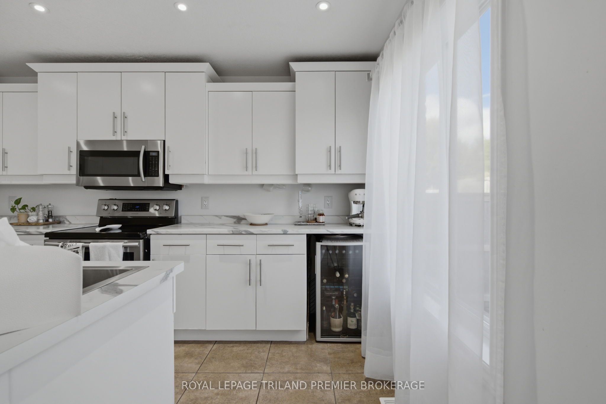 570 Garibaldi Avenue Property Photo 18