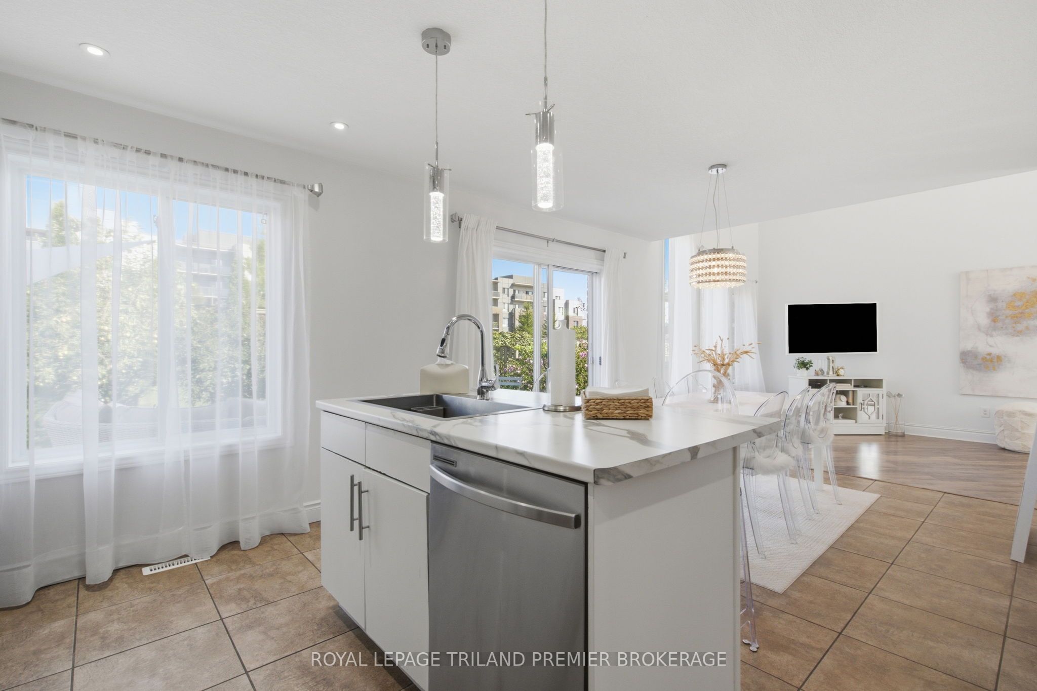 570 Garibaldi Avenue Property Photo 19