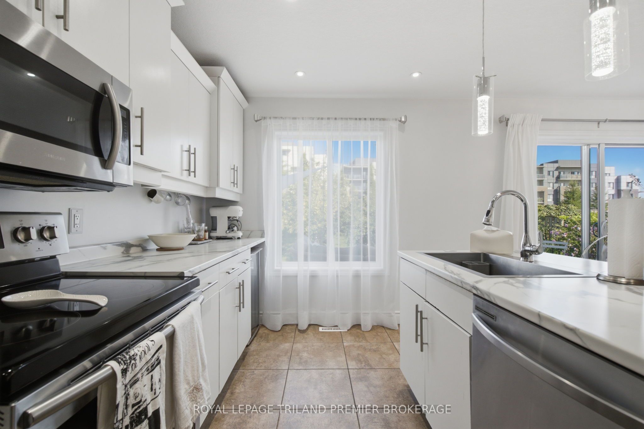 570 Garibaldi Avenue Property Photo 20