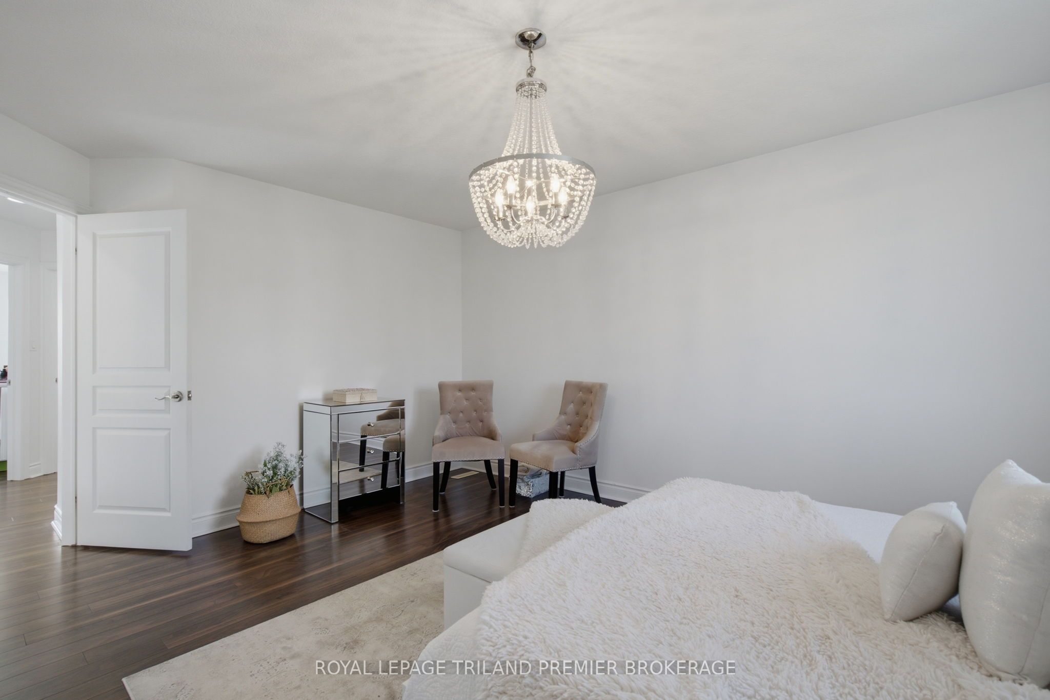 570 Garibaldi Avenue Property Photo 25