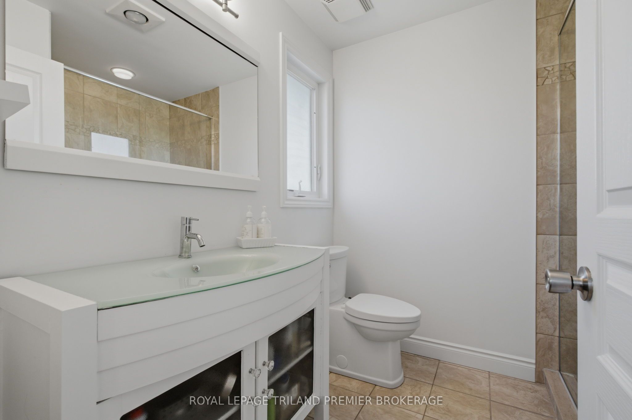570 Garibaldi Avenue Property Photo 26