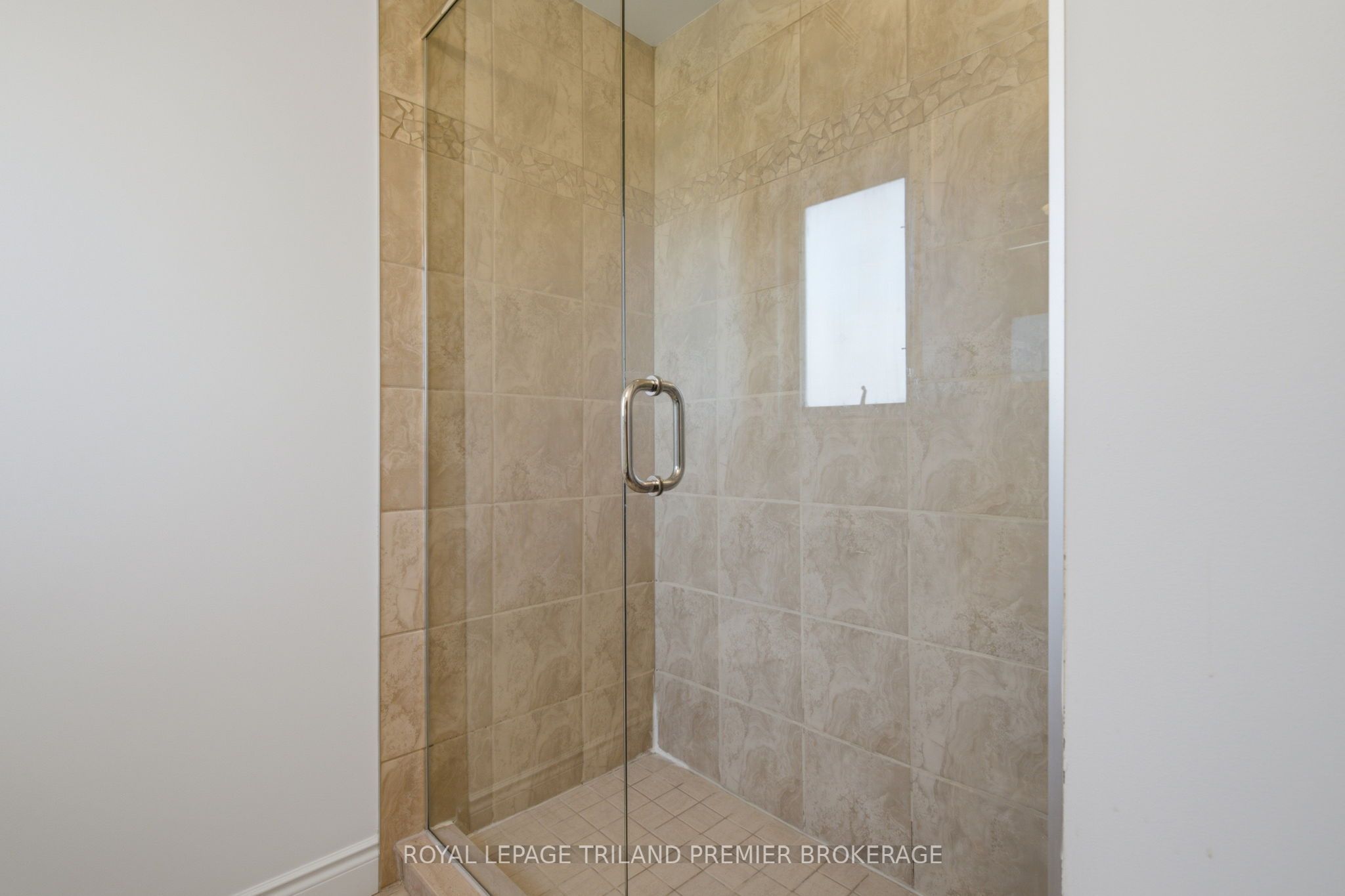 570 Garibaldi Avenue Property Photo 27