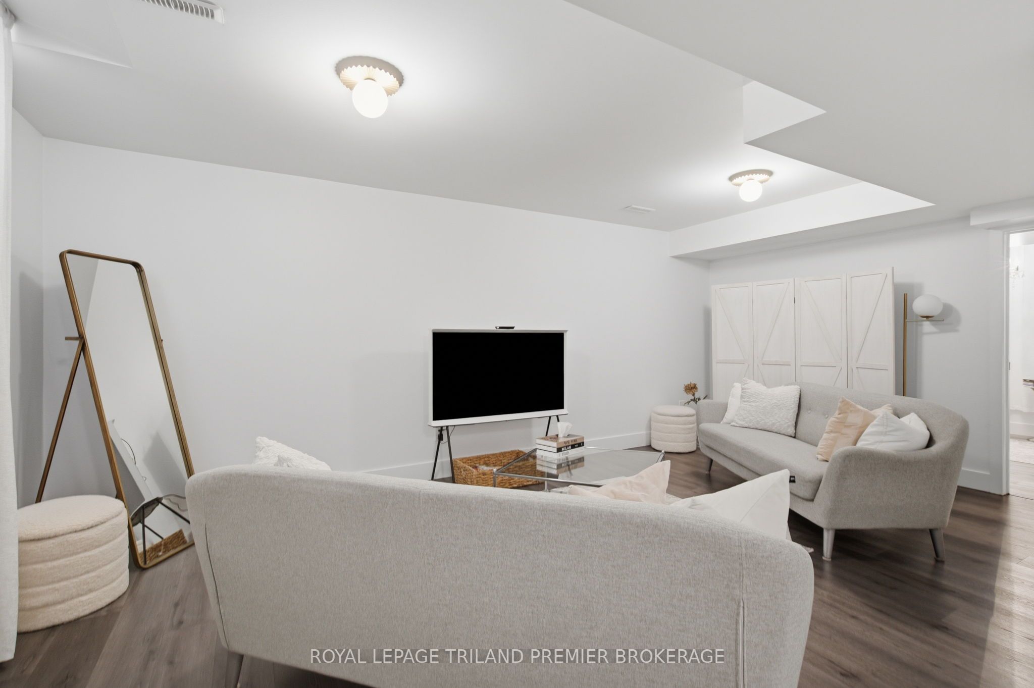 570 Garibaldi Avenue Property Photo 31
