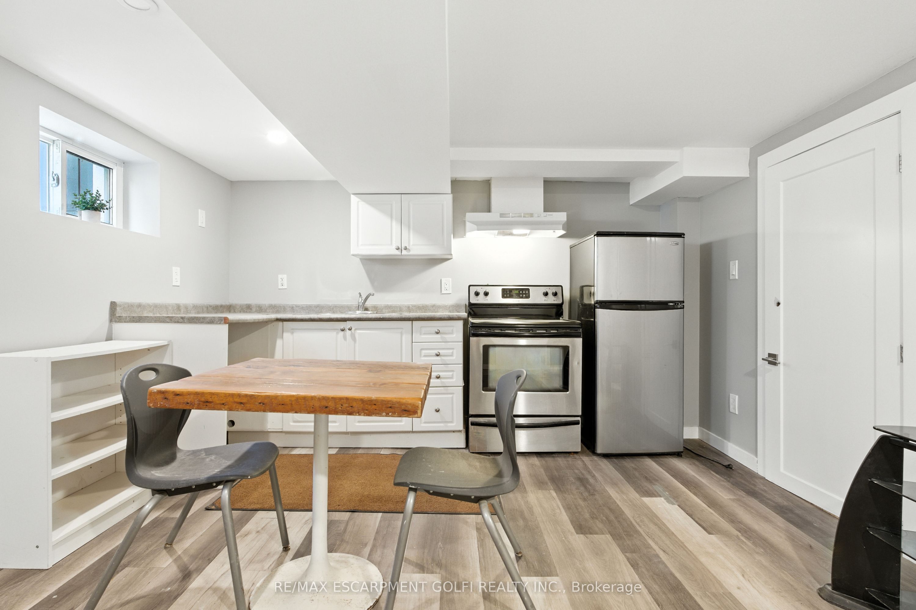 5039 Armoury Street Lower Property Photo 4