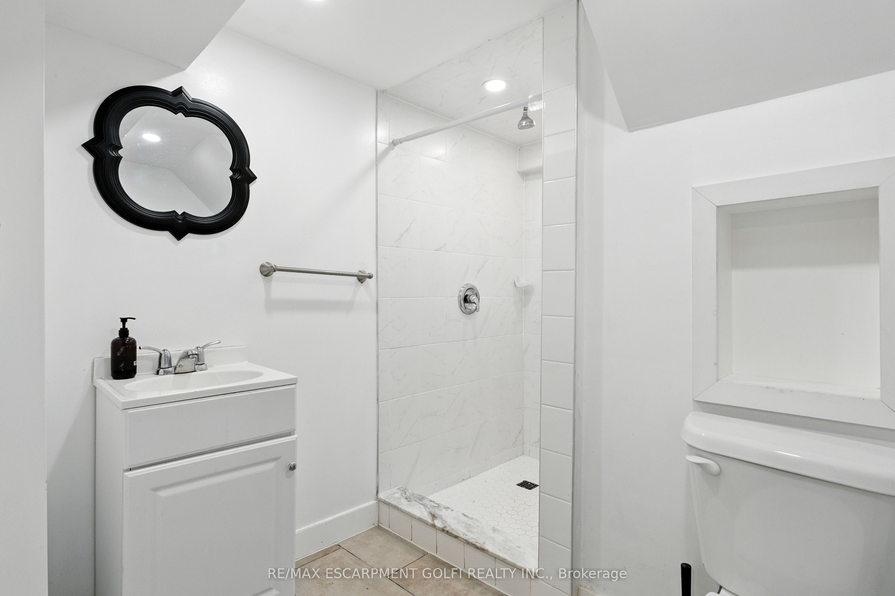 5039 Armoury Street Lower Property Photo 6