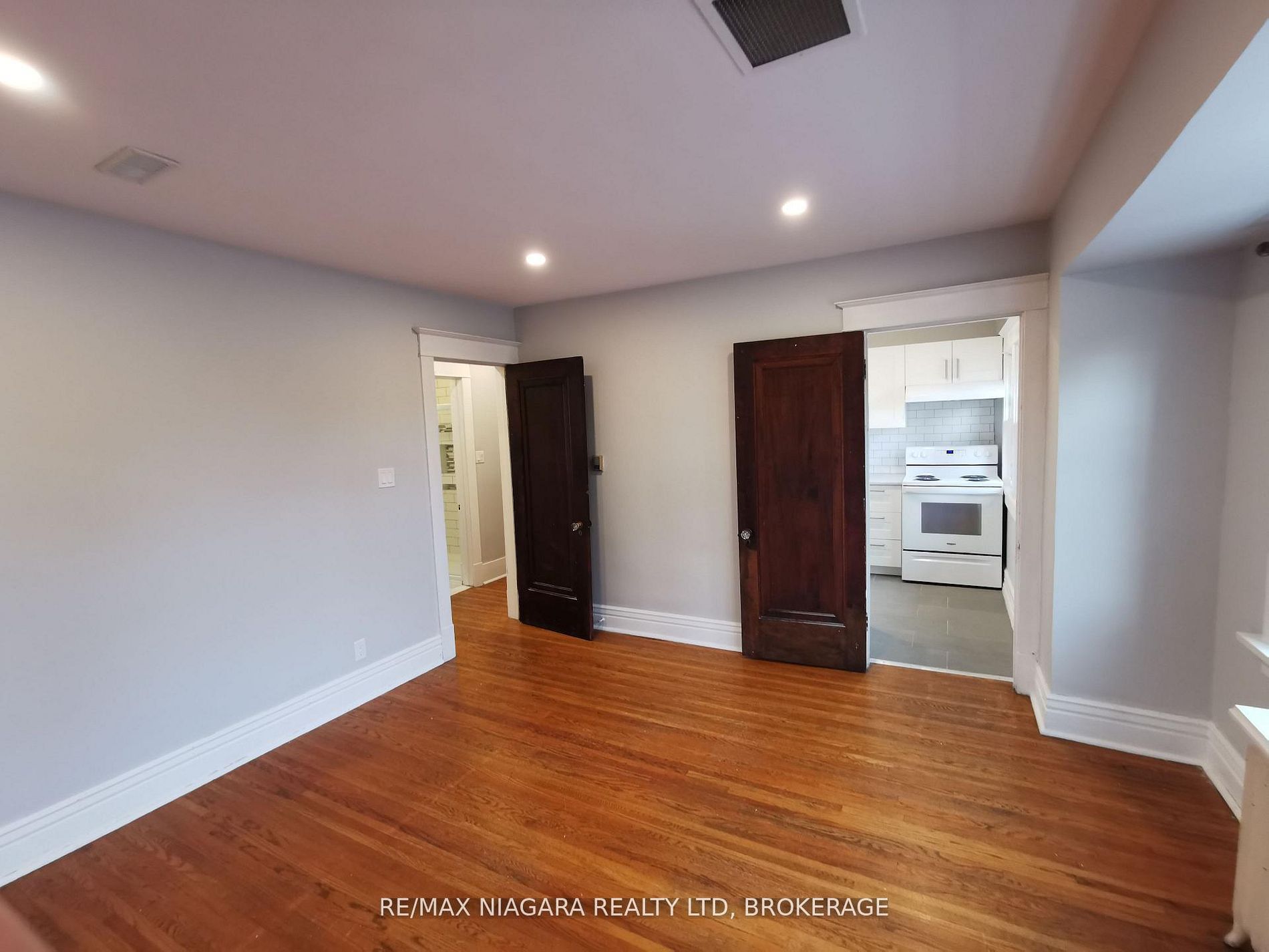 5161-5163 River Road Property Photo 11