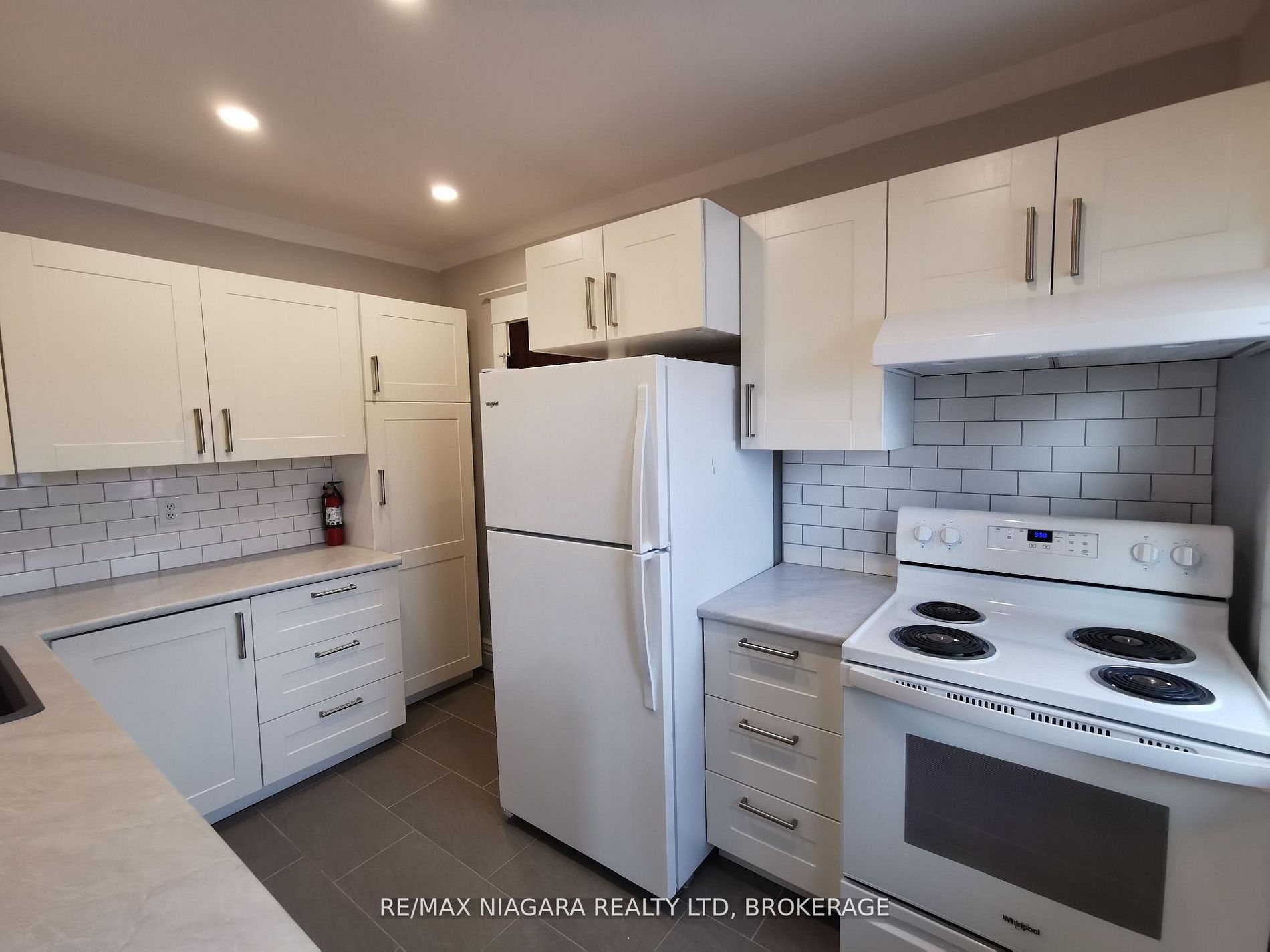 5161-5163 River Road Property Photo 21